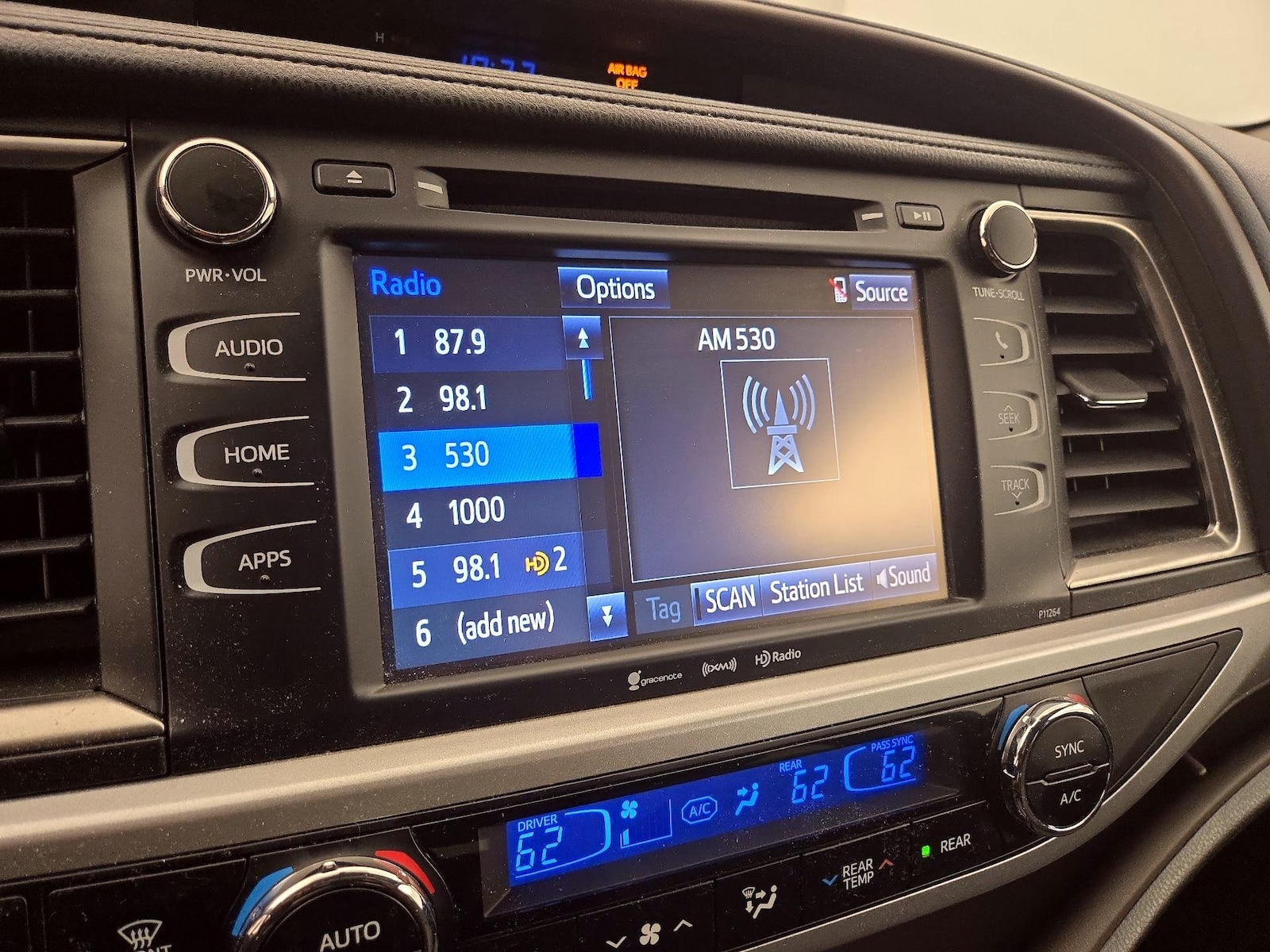 2016 Toyota Highlander LE Plus - Photo 16
