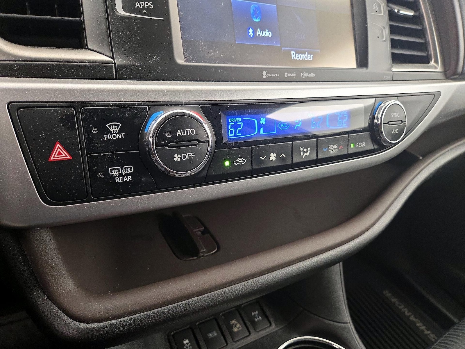 2016 Toyota Highlander LE Plus - Photo 17