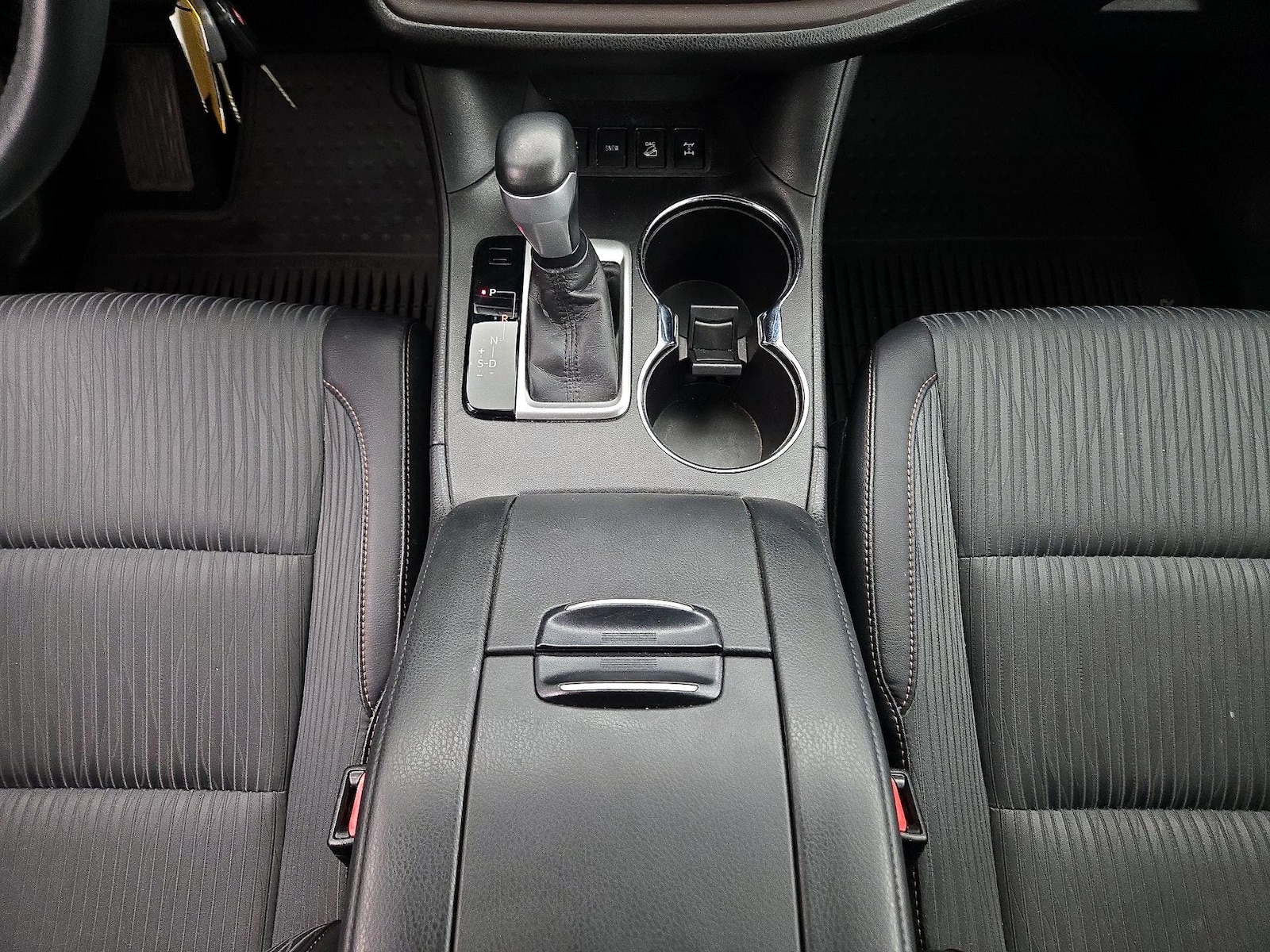 2016 Toyota Highlander LE Plus - Photo 18