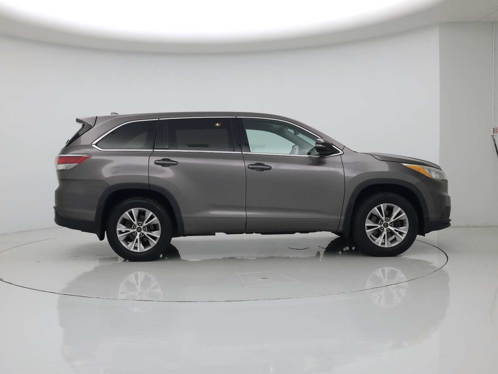 2016 Toyota Highlander LE Plus - Photo 8