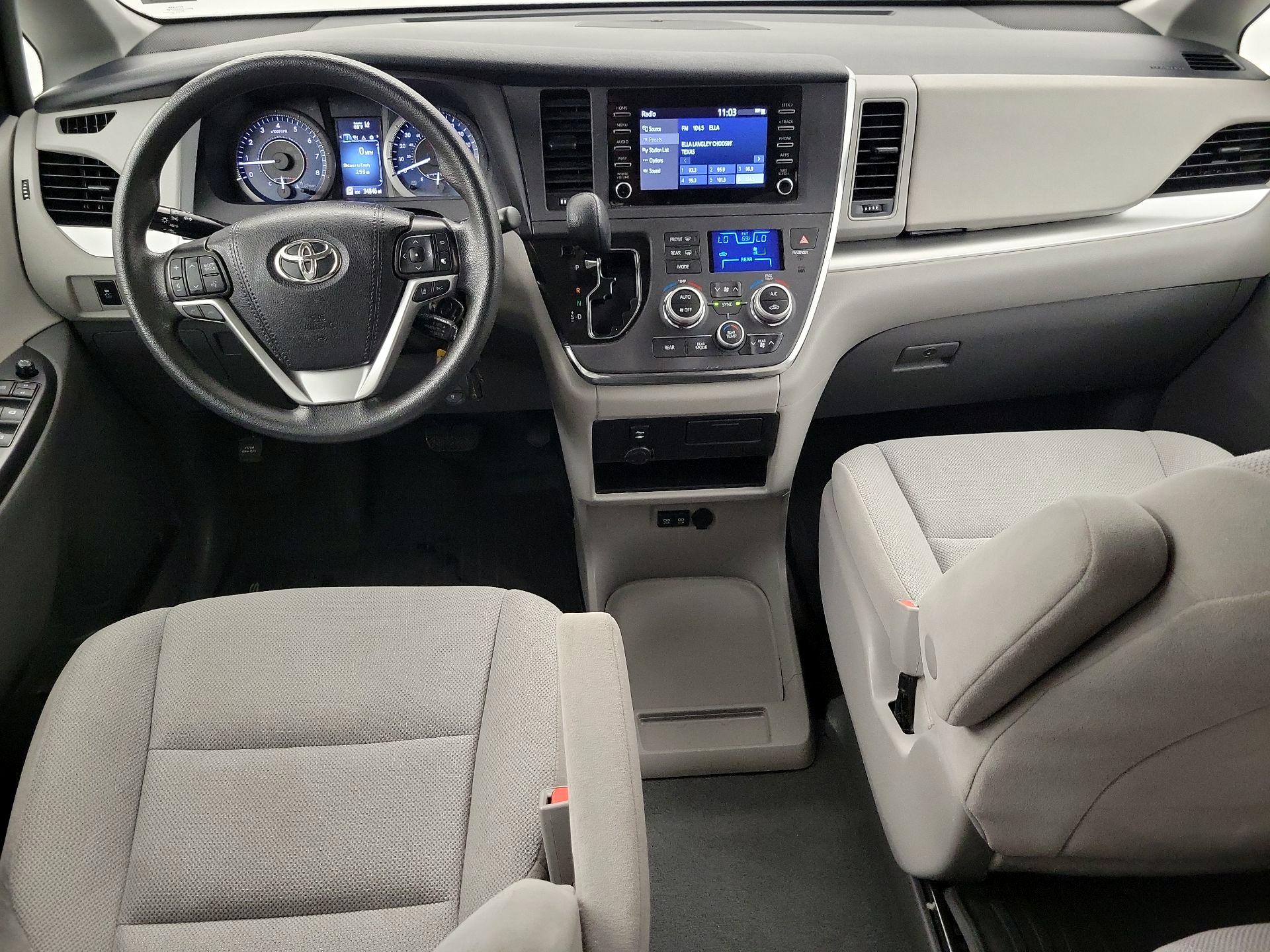 Thumbnail: 2019 Toyota Sienna - 9