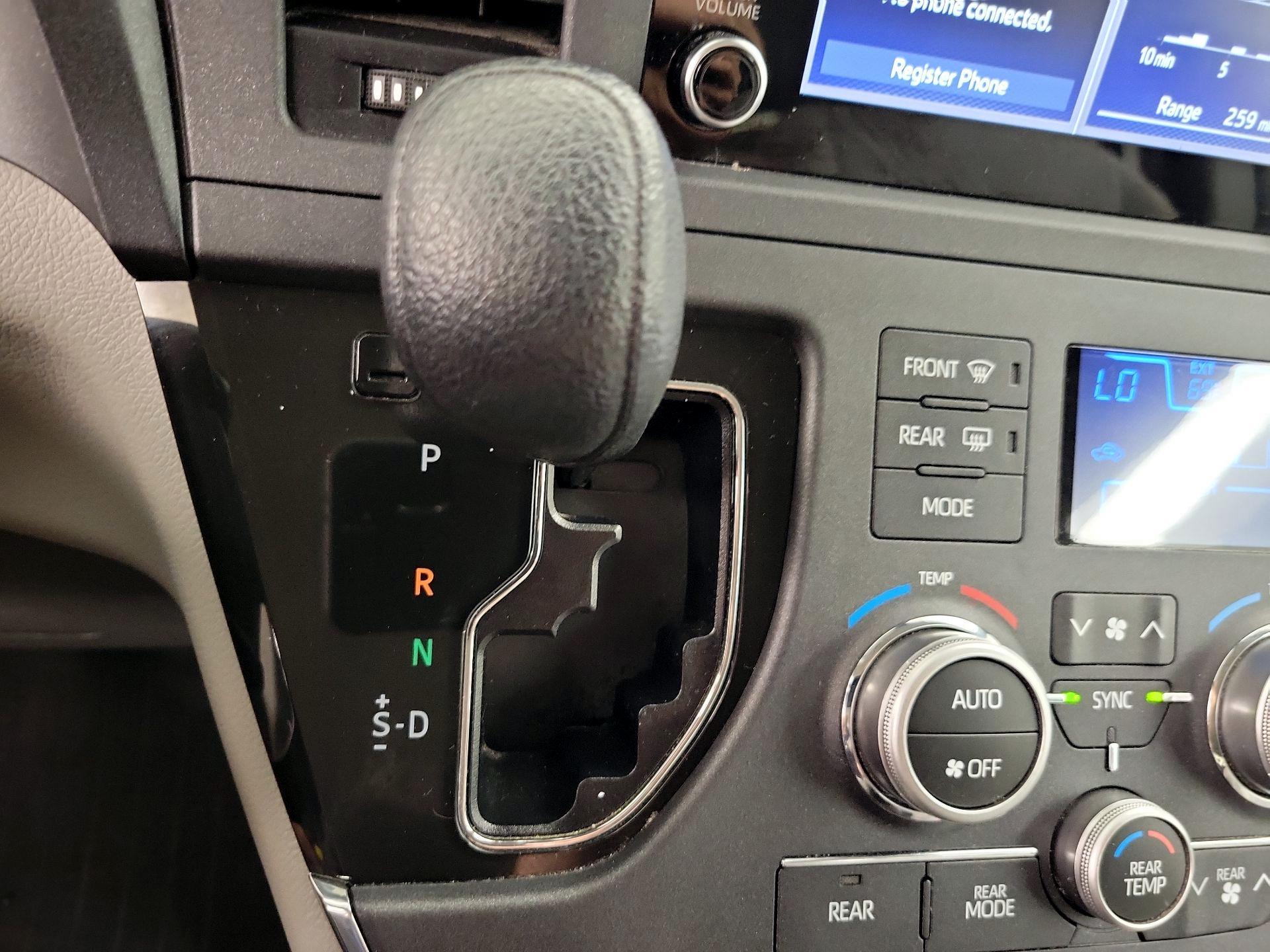 Thumbnail: 2019 Toyota Sienna - 17
