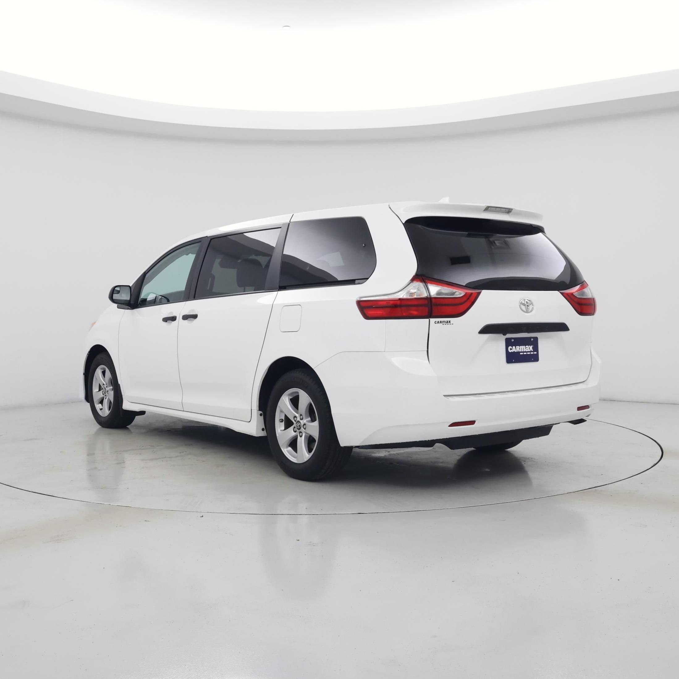 Thumbnail: 2019 Toyota Sienna - 2