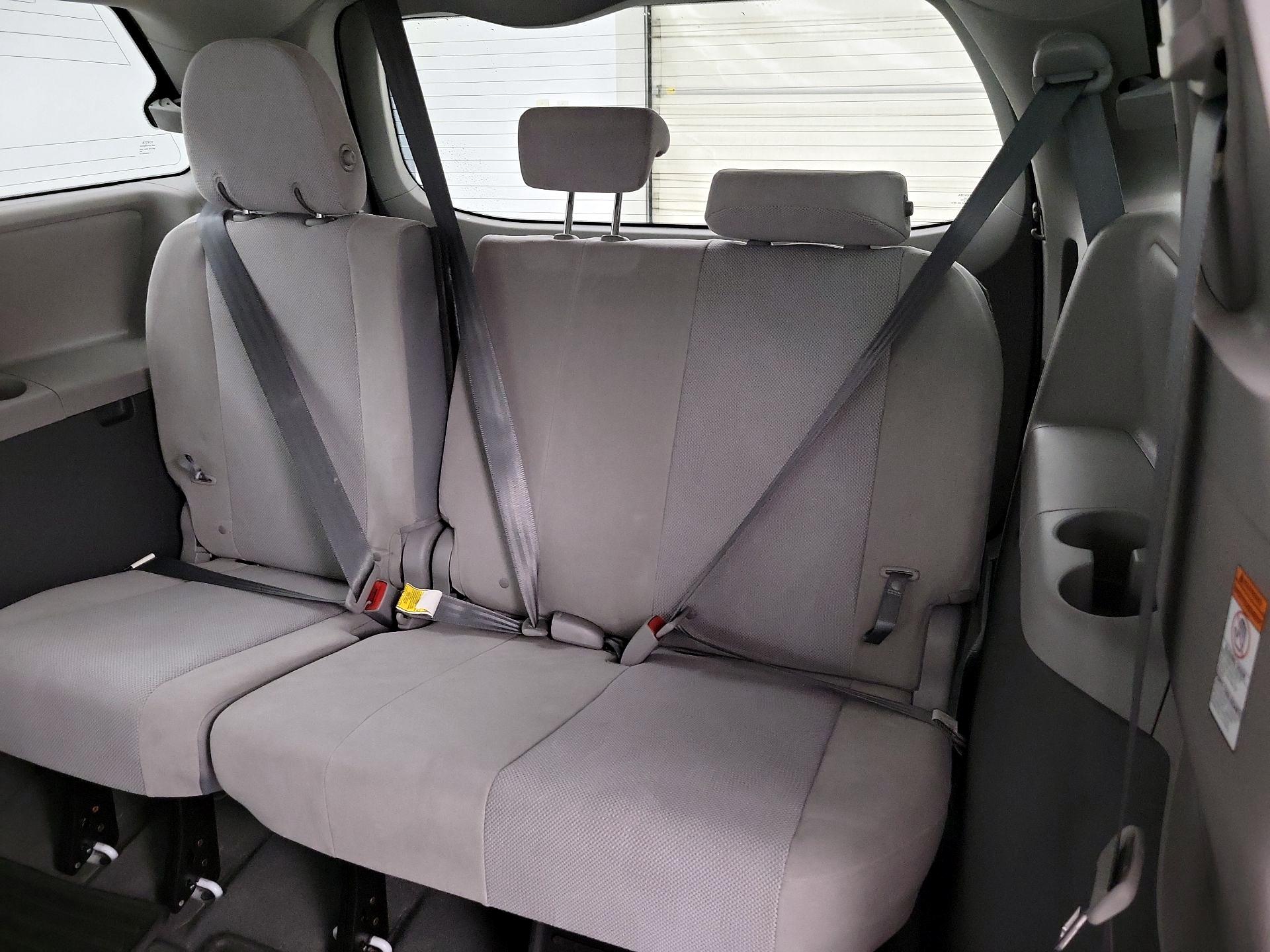 Thumbnail: 2019 Toyota Sienna - 20