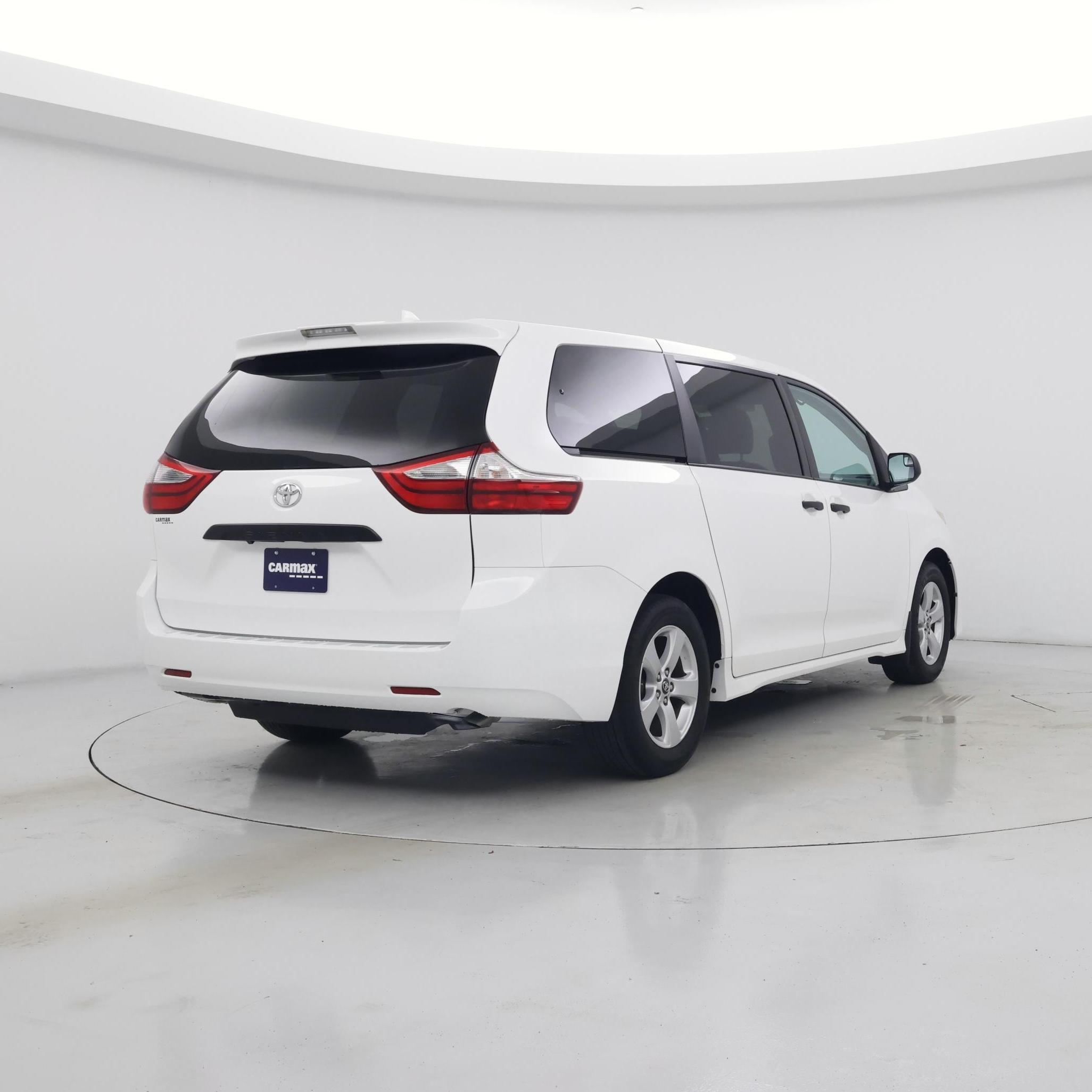 Thumbnail: 2019 Toyota Sienna - 8