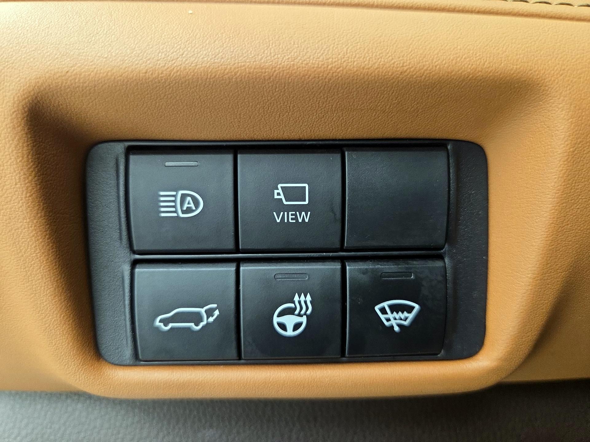 Thumbnail: 2021 Toyota Highlander - 13