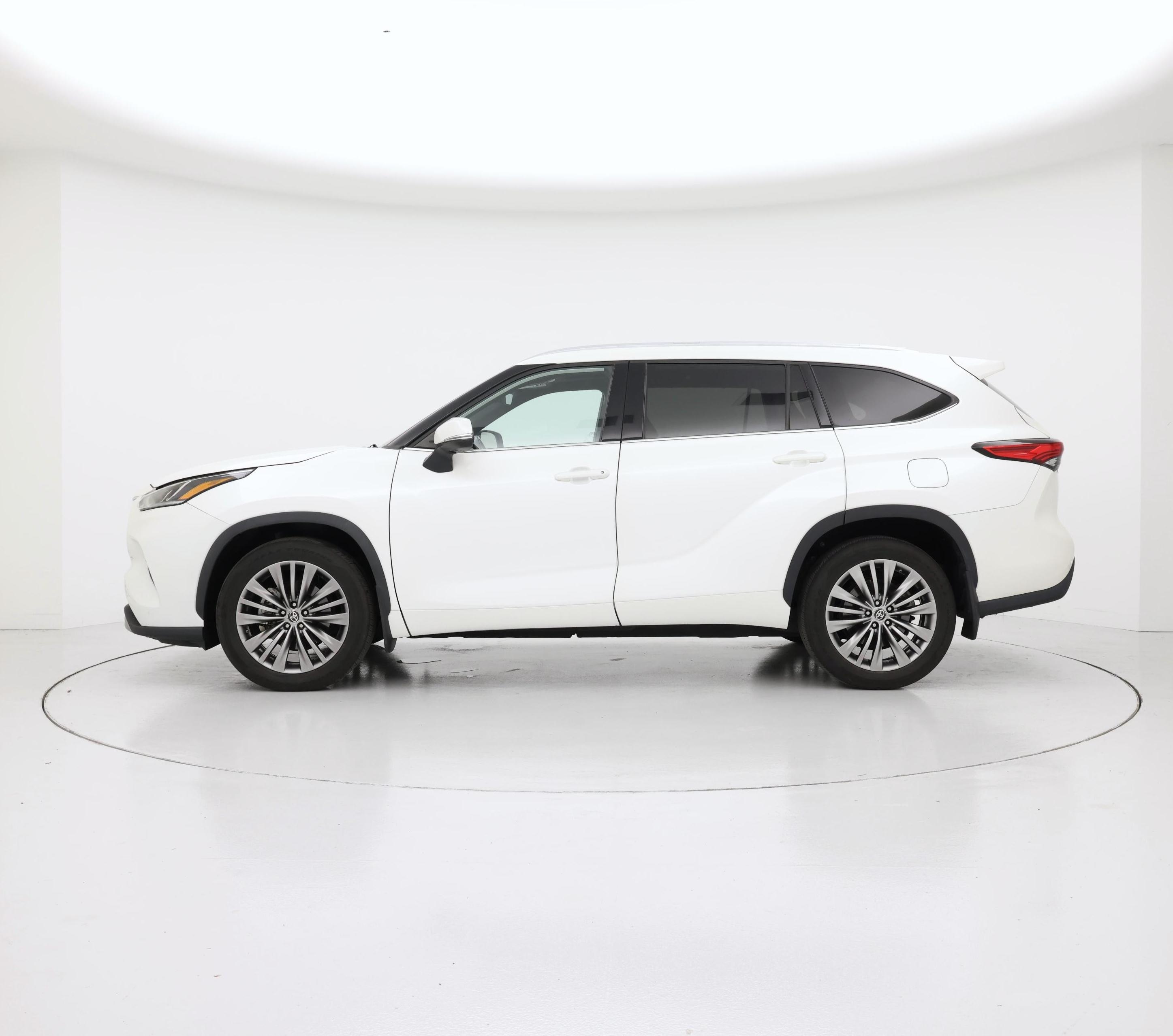 Thumbnail: 2021 Toyota Highlander - 3