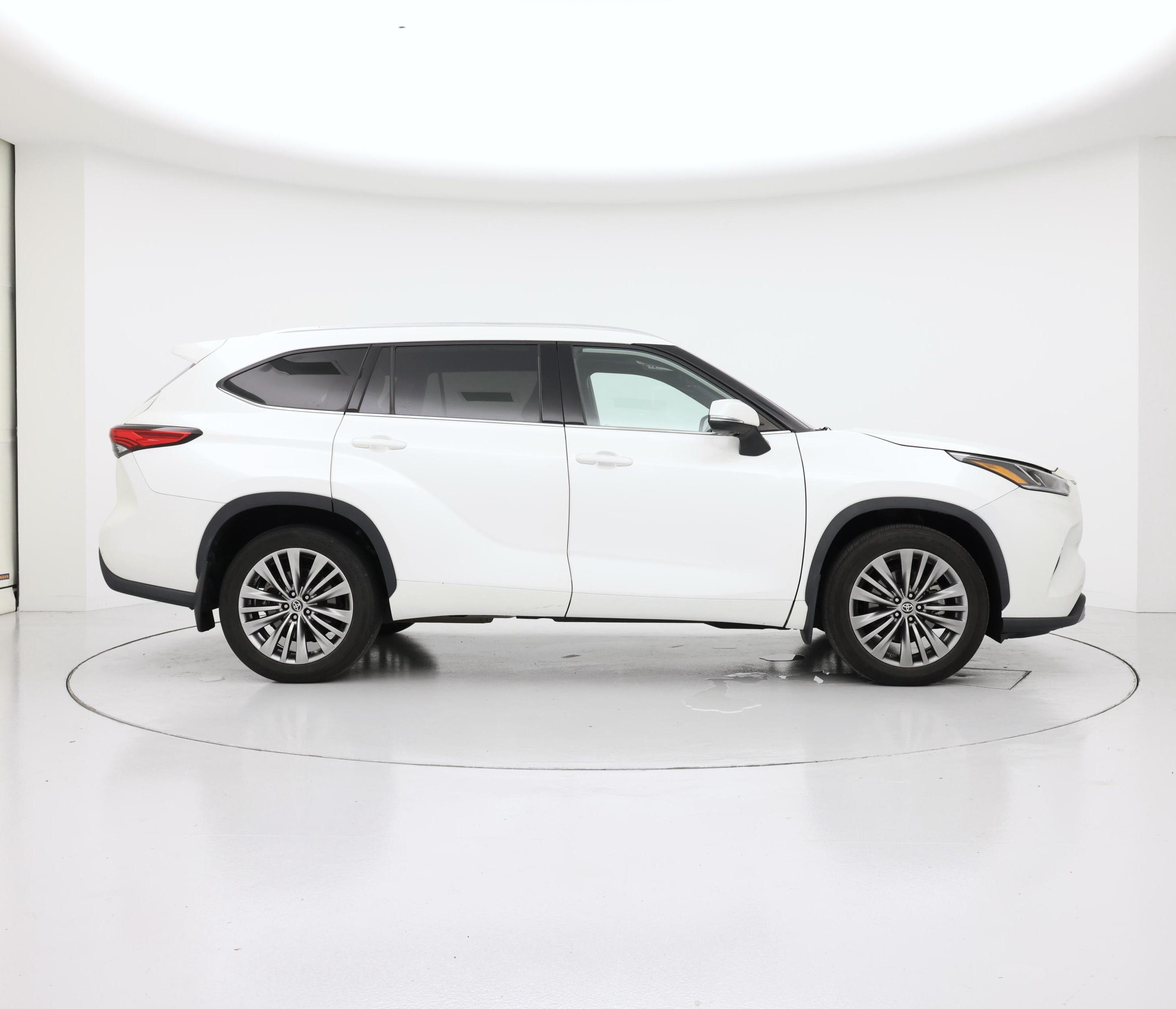 Thumbnail: 2021 Toyota Highlander - 7
