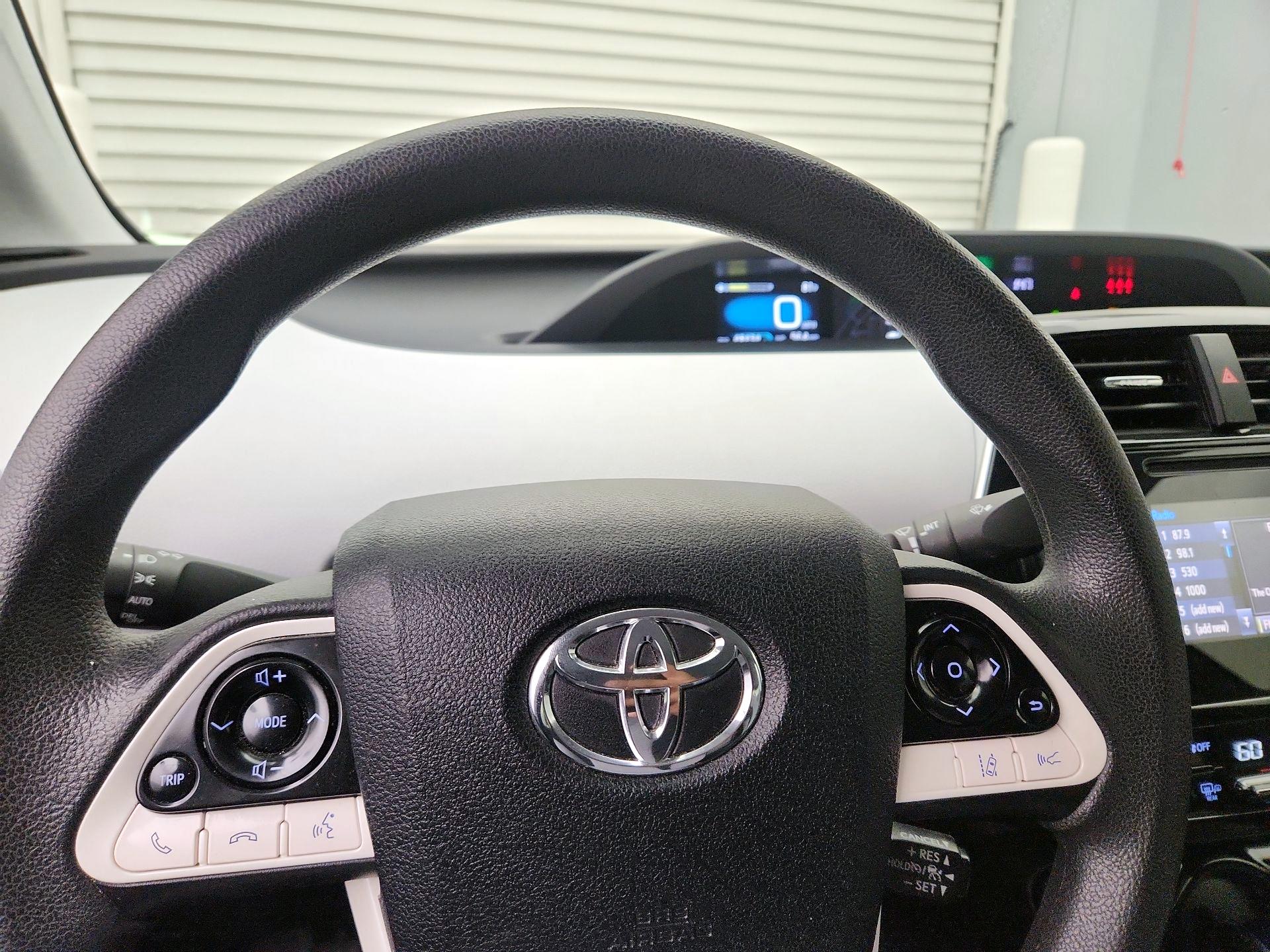 Thumbnail: 2018 Toyota Prius - 10