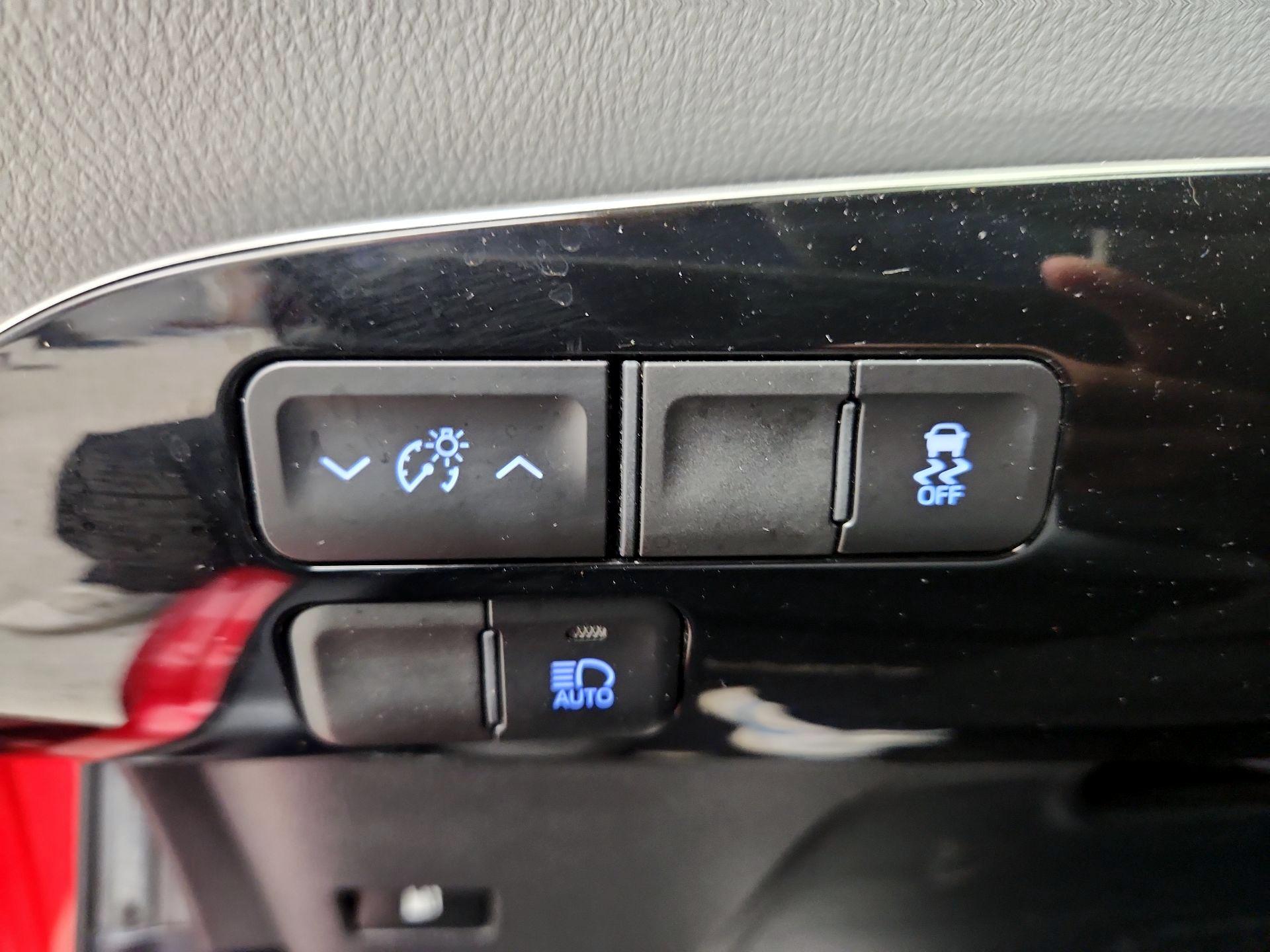 Thumbnail: 2018 Toyota Prius - 13