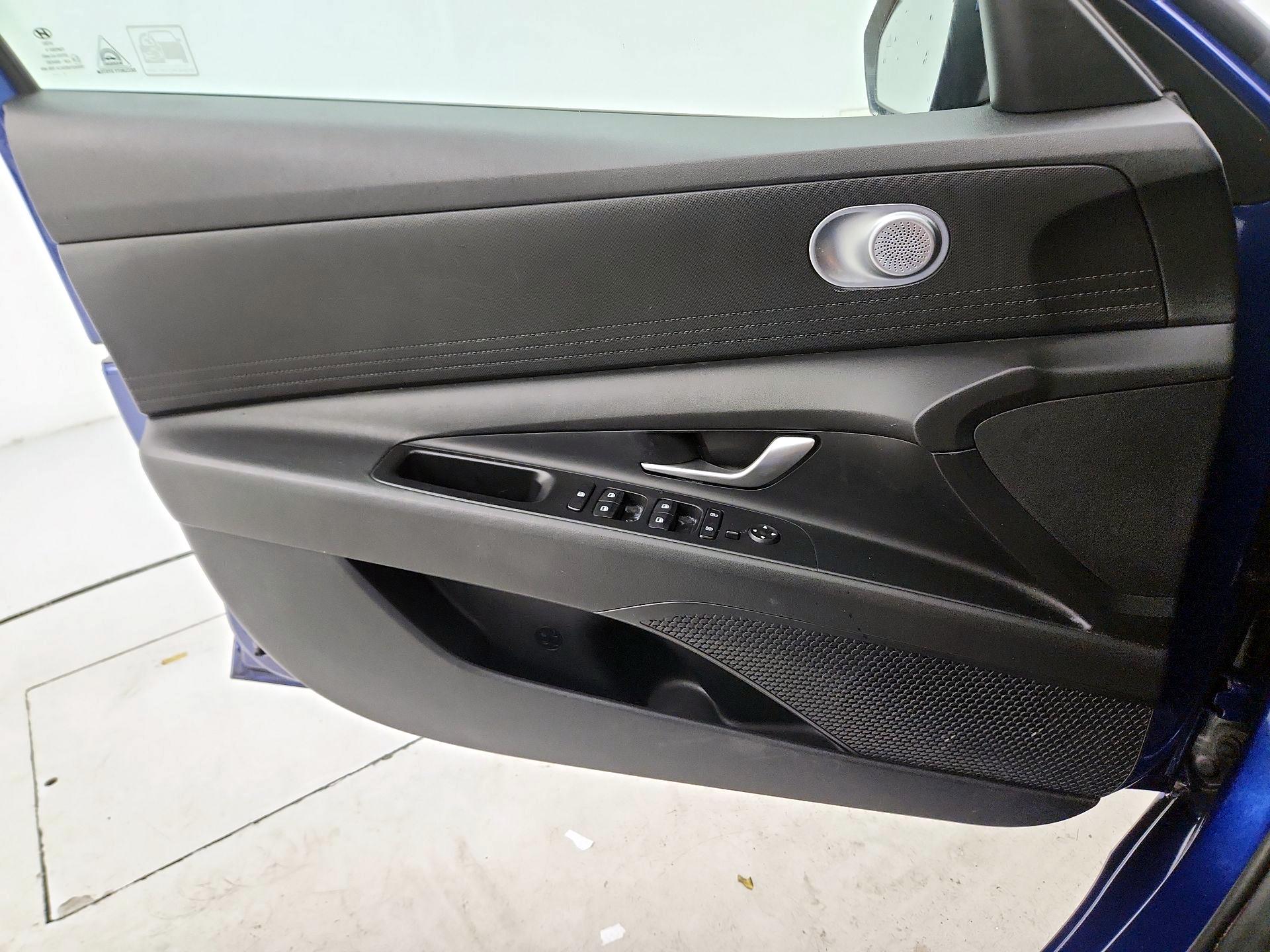 Thumbnail: 2022 Hyundai Elantra - 12