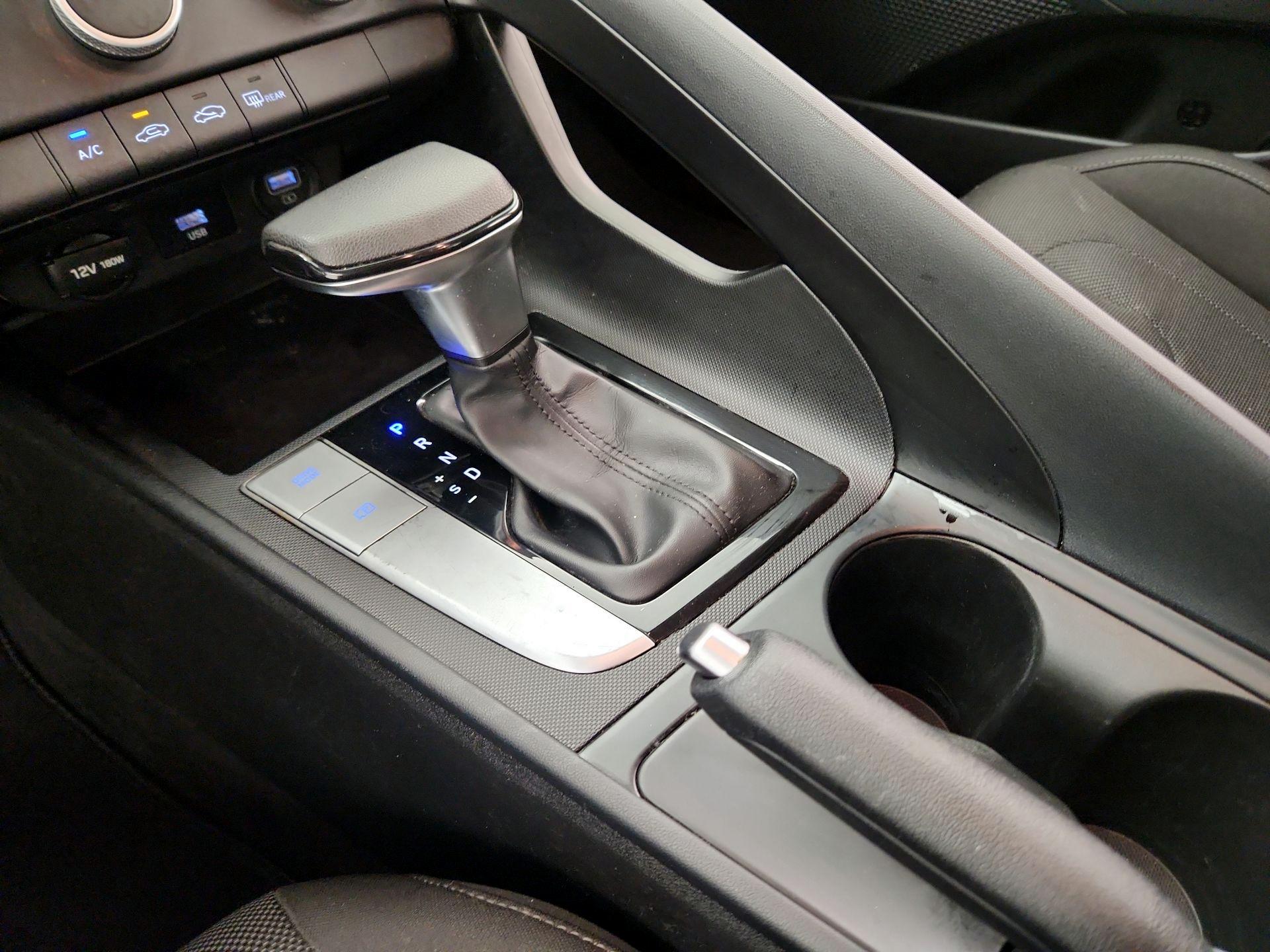 Thumbnail: 2022 Hyundai Elantra - 17