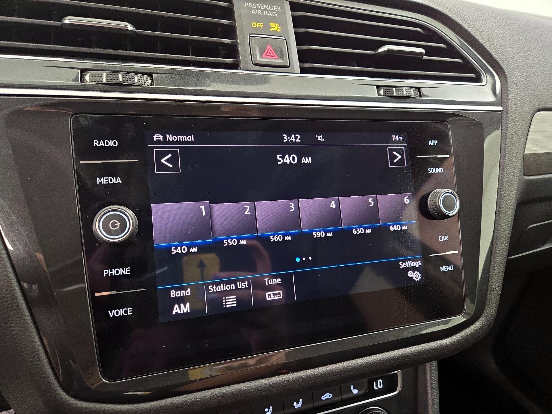 Thumbnail: 2018 Volkswagen Tiguan - 15