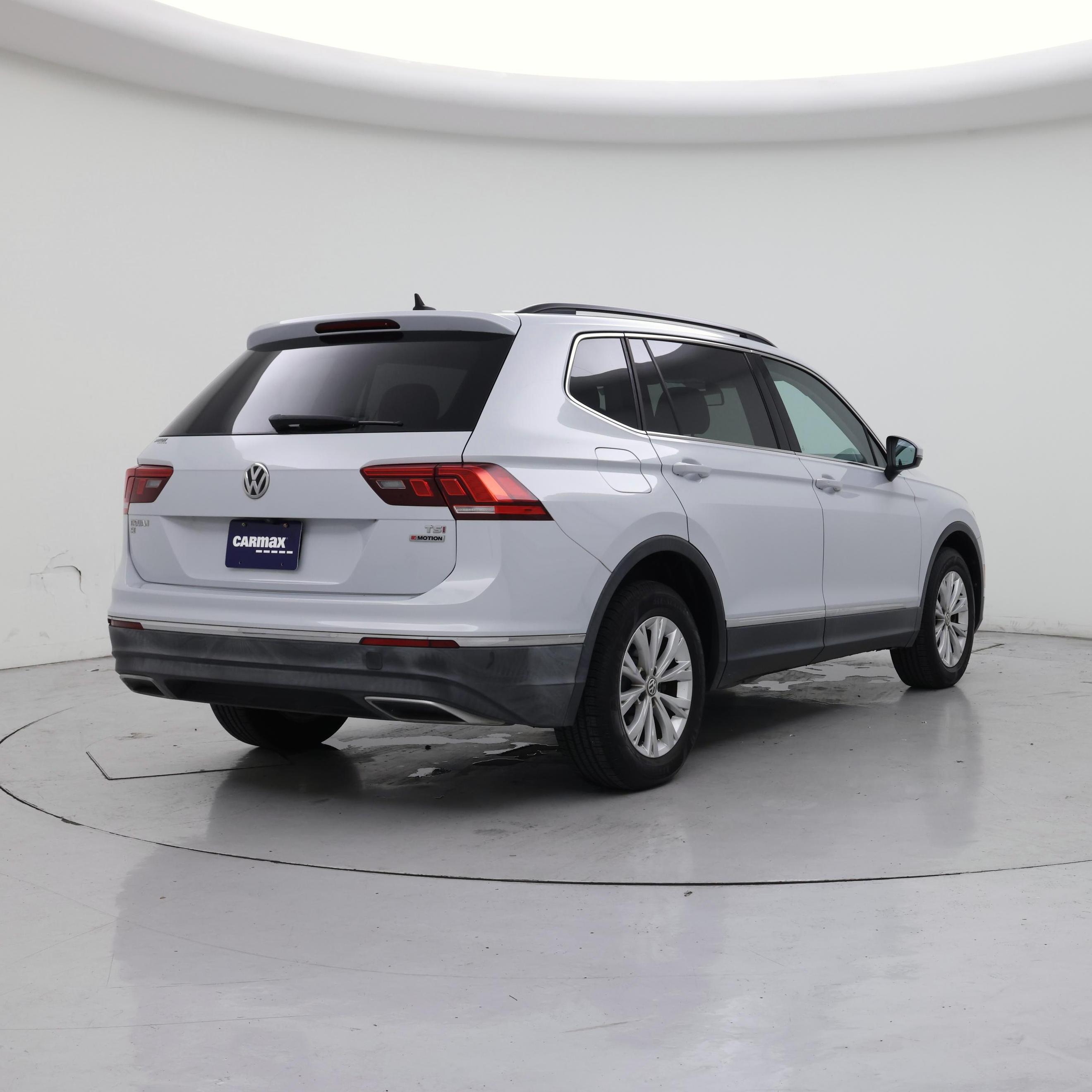 Thumbnail: 2018 Volkswagen Tiguan - 8