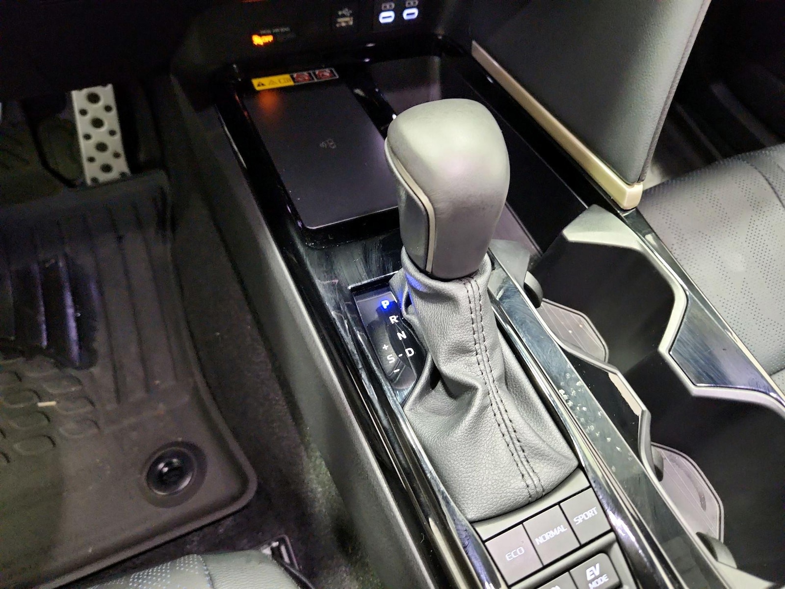 2025 Toyota Camry XSE - Photo 18