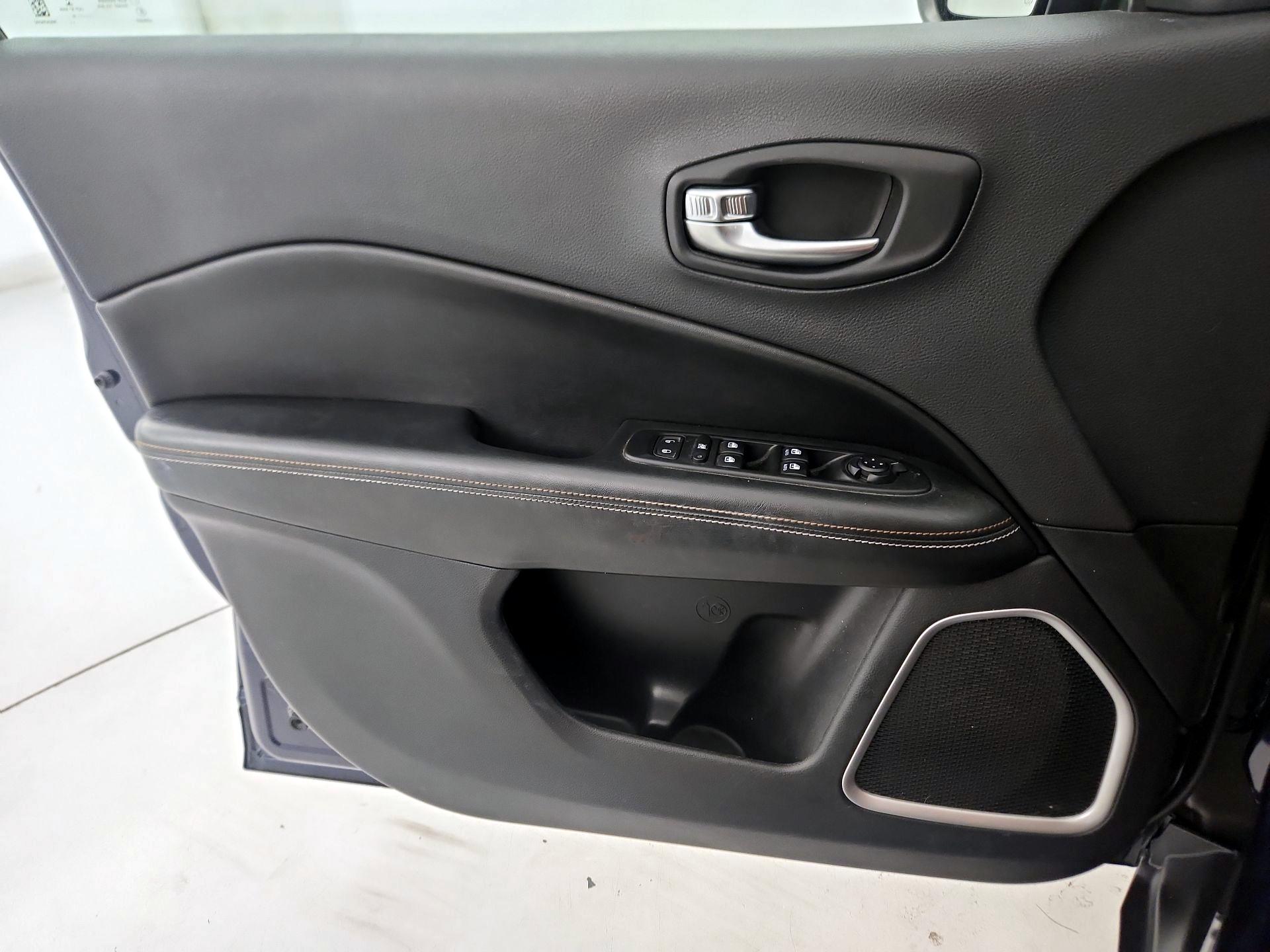 Thumbnail: 2020 Jeep Compass - 12