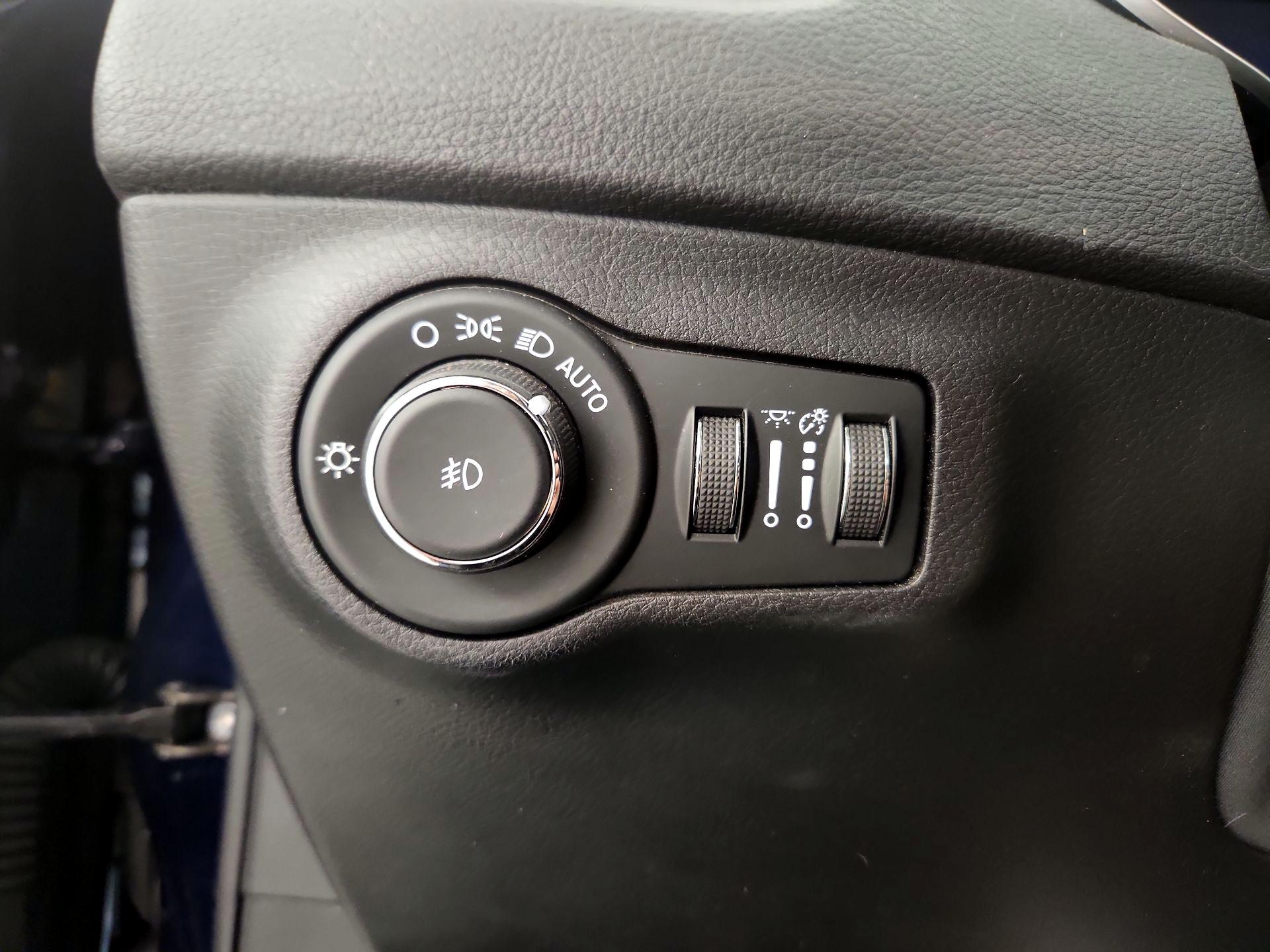 Thumbnail: 2020 Jeep Compass - 13