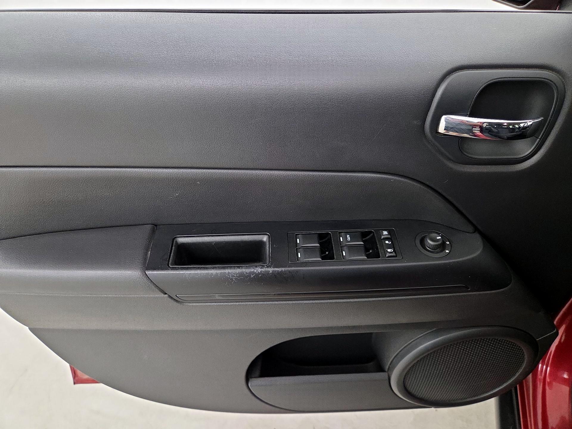 Thumbnail: 2014 Jeep Patriot - 12