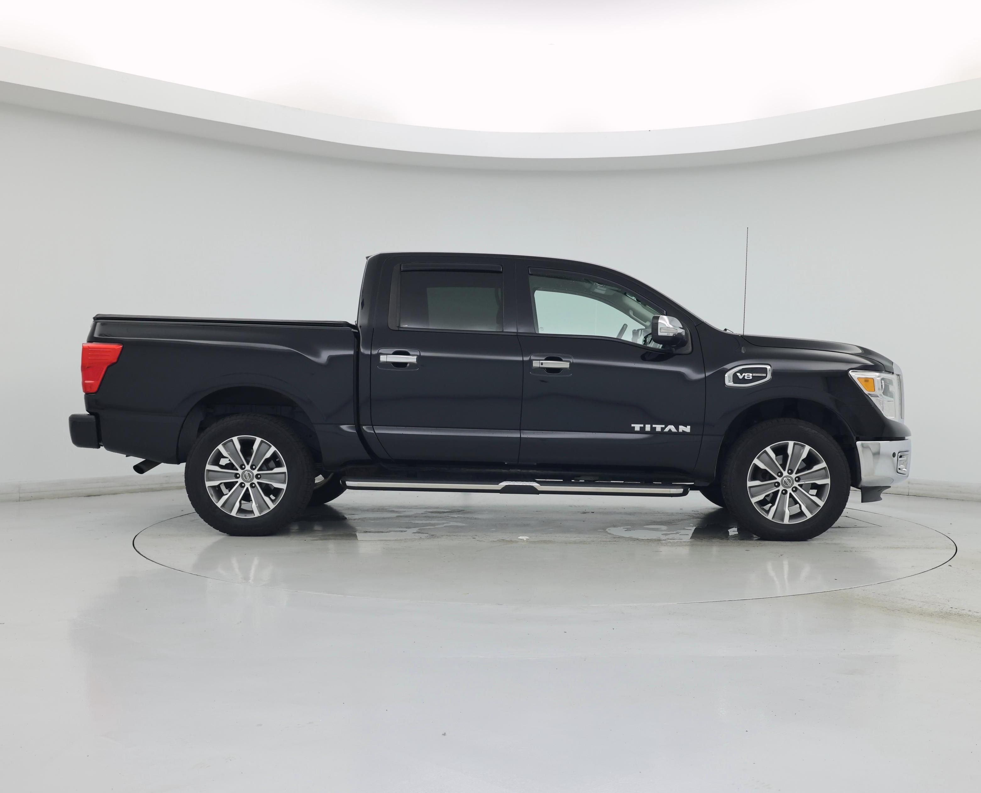 Thumbnail: 2017 Nissan Titan - 7