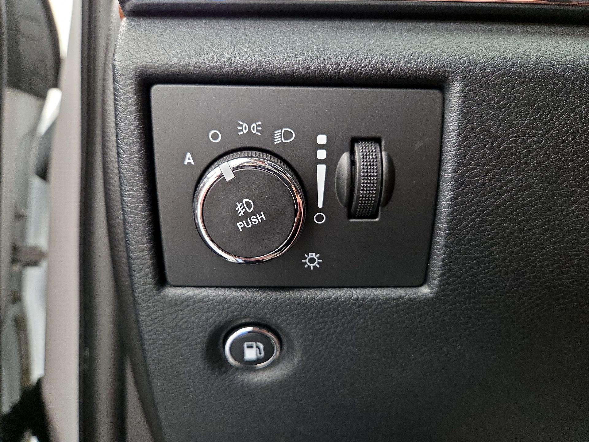 Thumbnail: 2015 Jeep Grand Cherokee - 13
