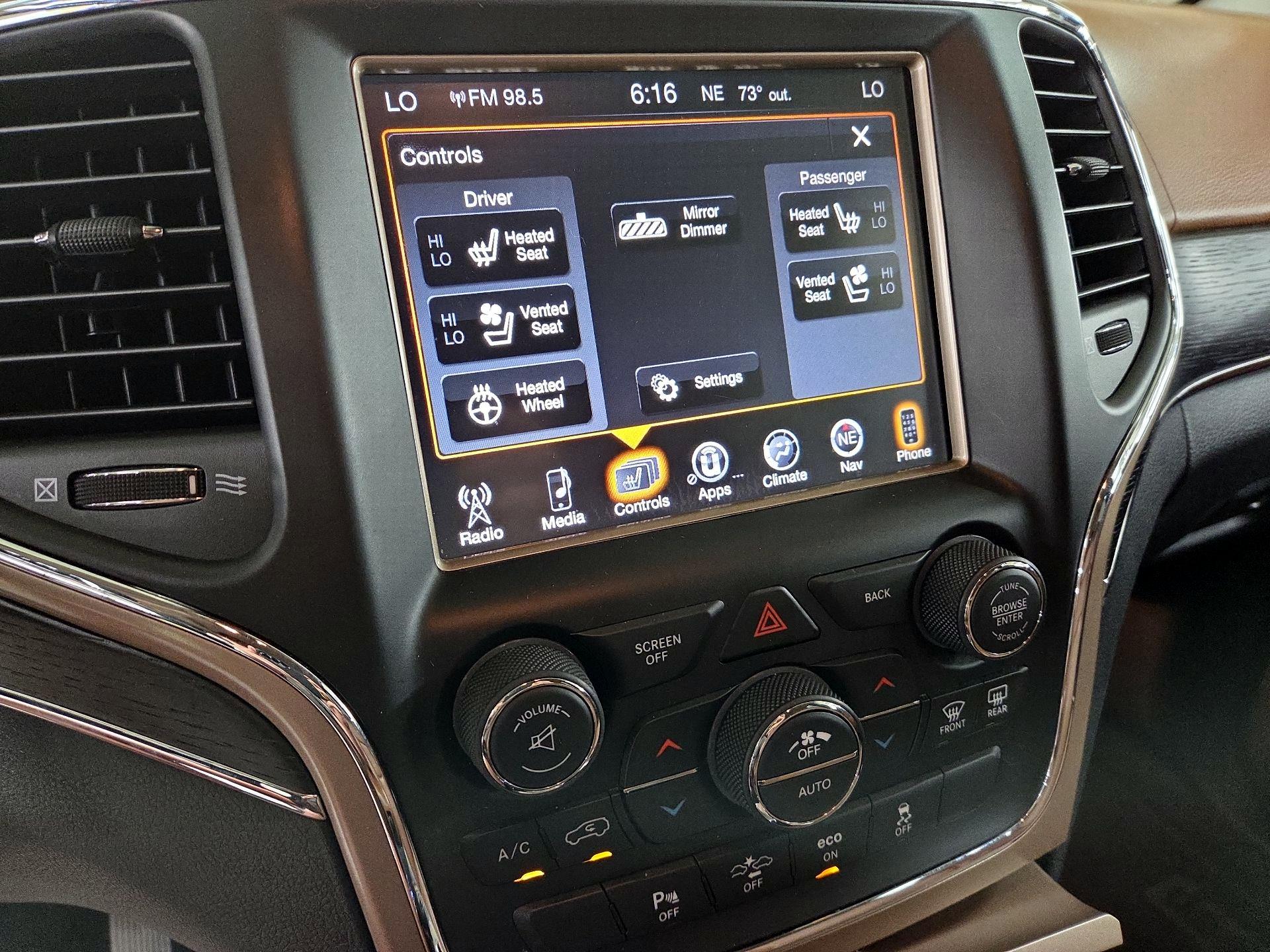 Thumbnail: 2015 Jeep Grand Cherokee - 17