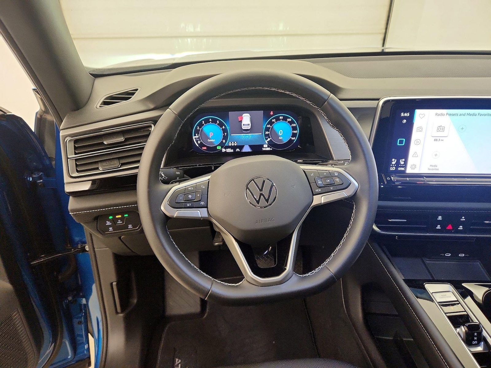 2024 Volkswagen Atlas Cross Sport SE w/Tech - Photo 11