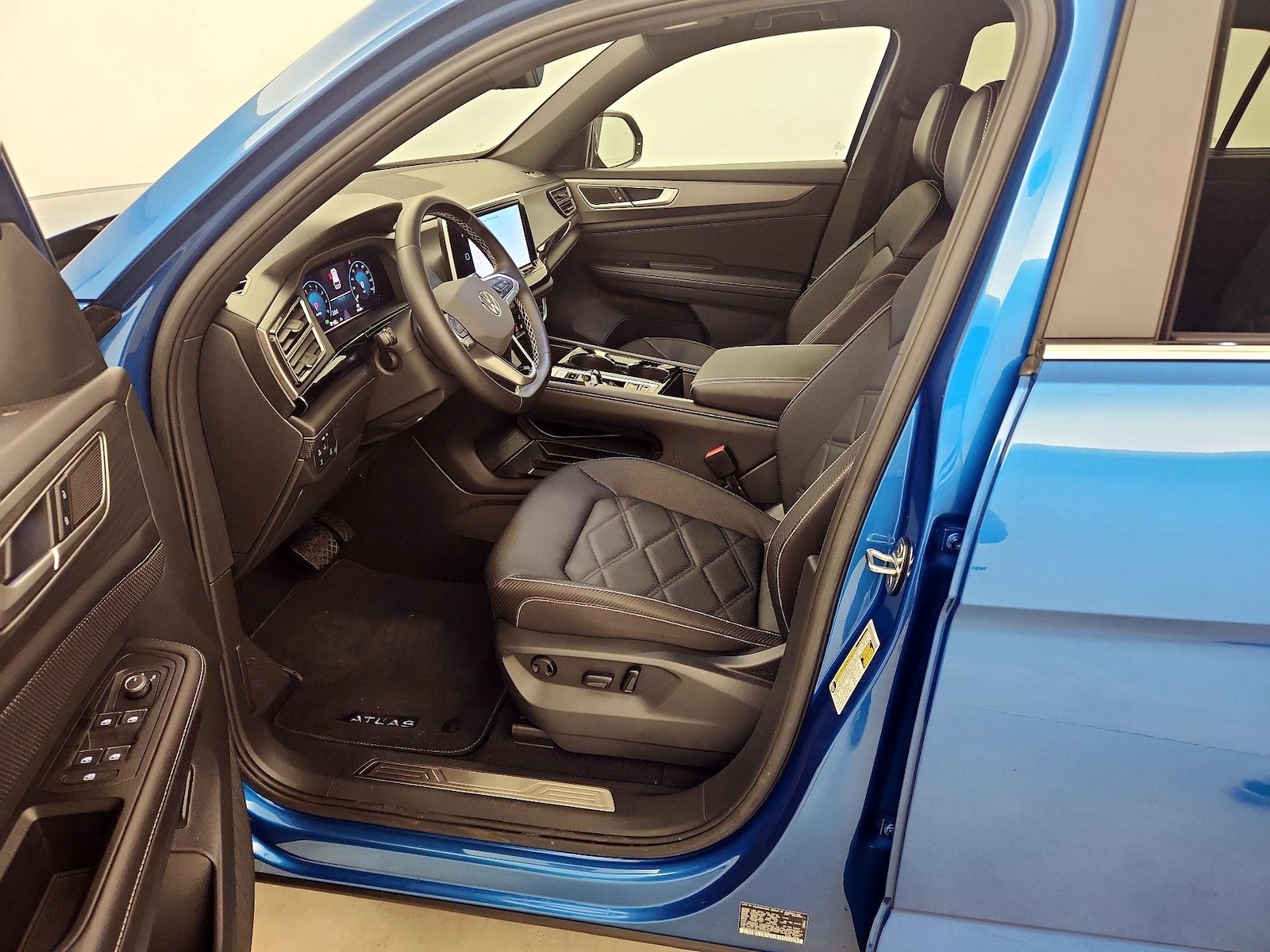 2024 Volkswagen Atlas Cross Sport SE w/Tech - Photo 12