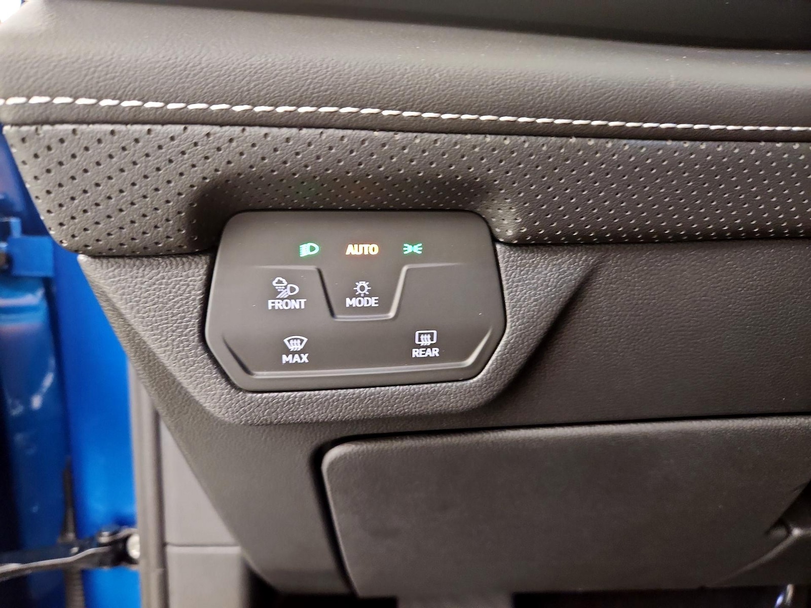 2024 Volkswagen Atlas Cross Sport SE w/Tech - Photo 14
