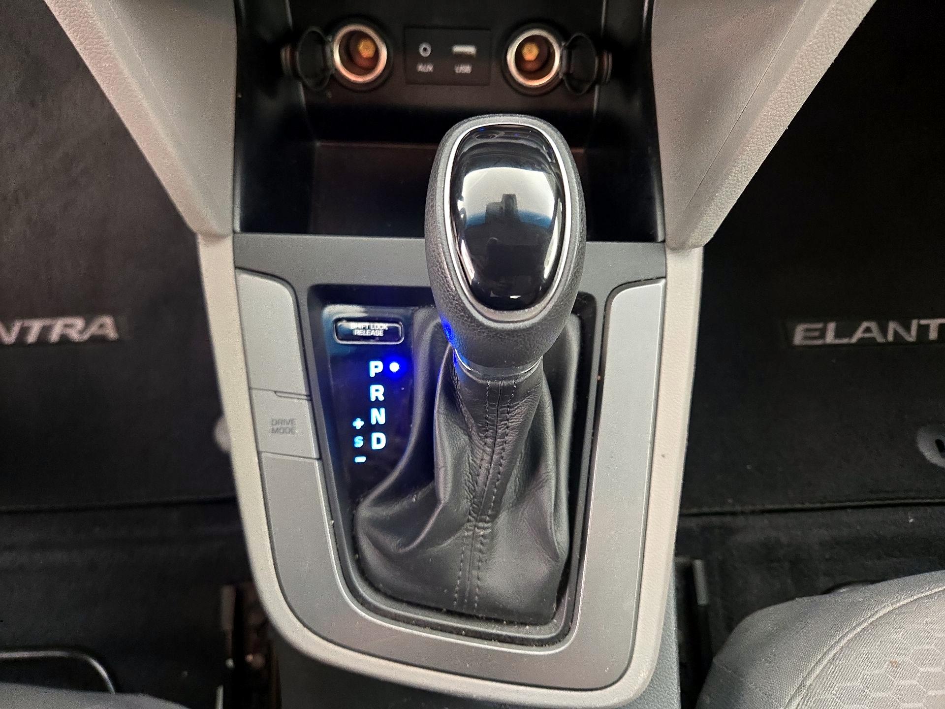 Thumbnail: 2020 Hyundai Elantra - 17