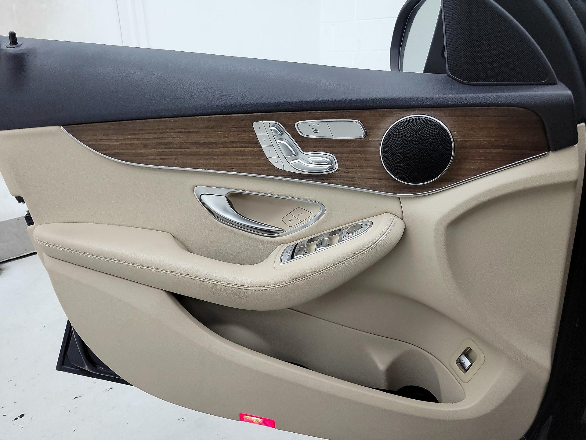 Thumbnail: 2020 Mercedes-Benz C-Class - 12