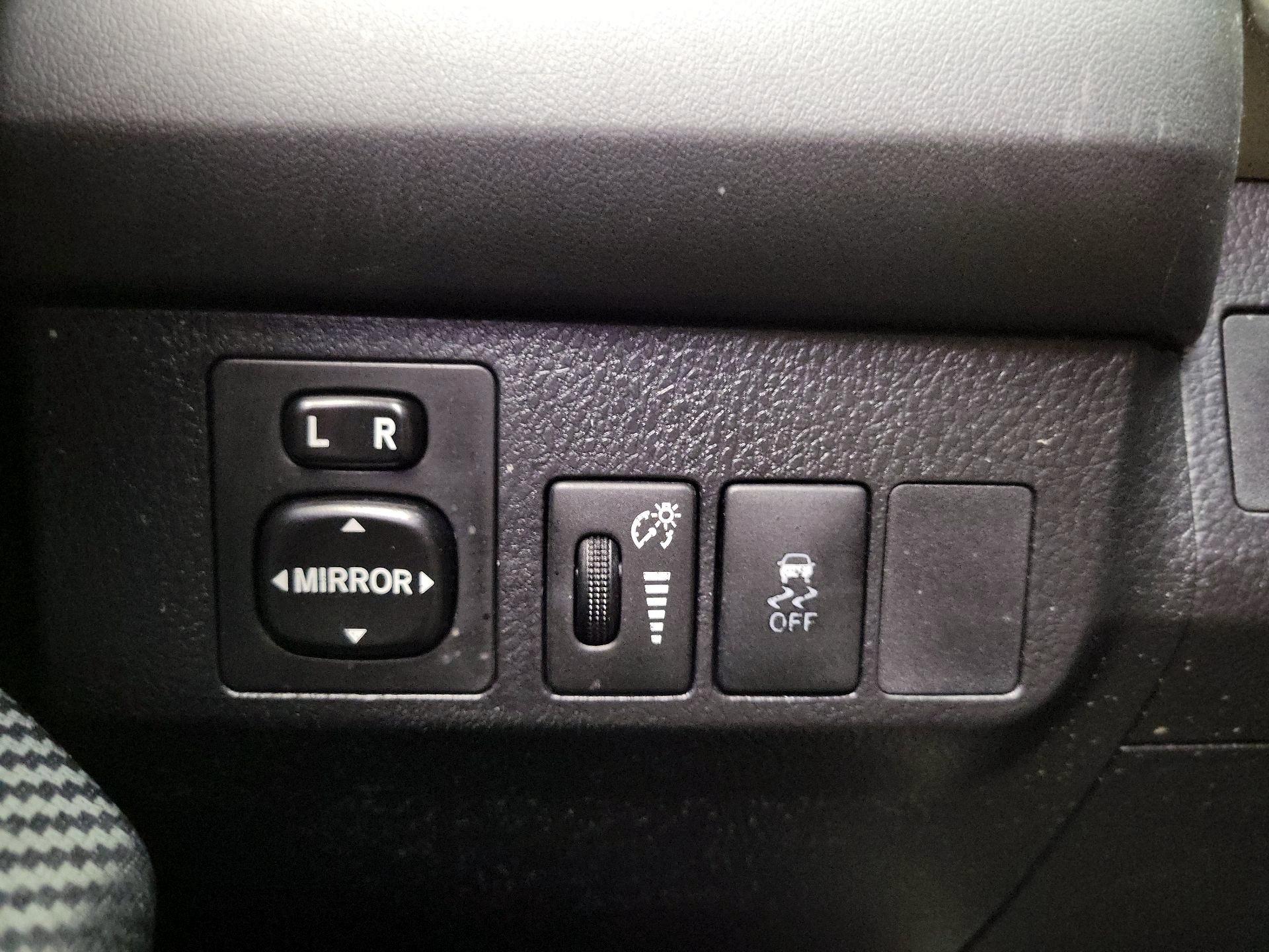 Thumbnail: 2015 Toyota RAV4 - 13