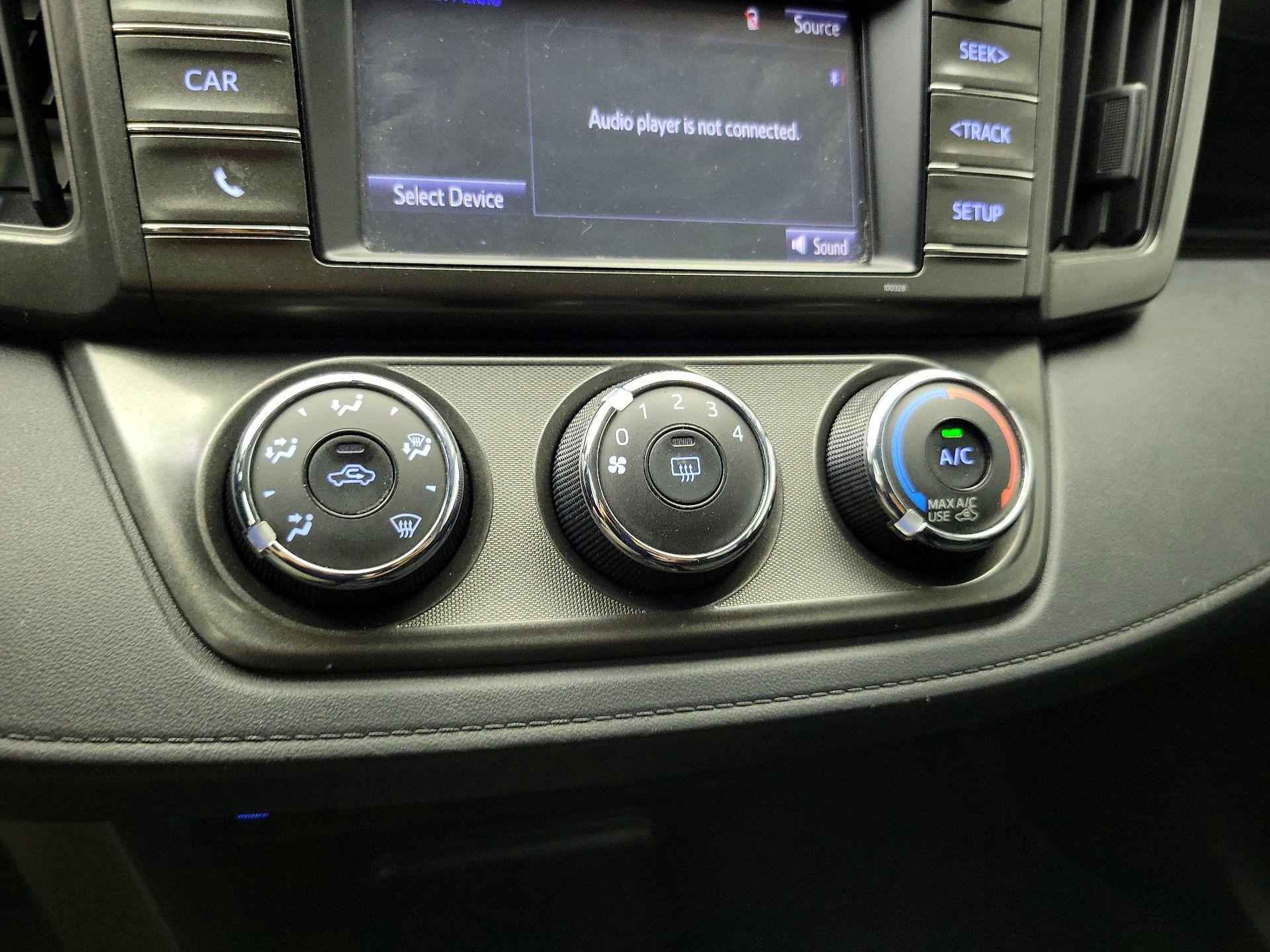 Thumbnail: 2015 Toyota RAV4 - 16