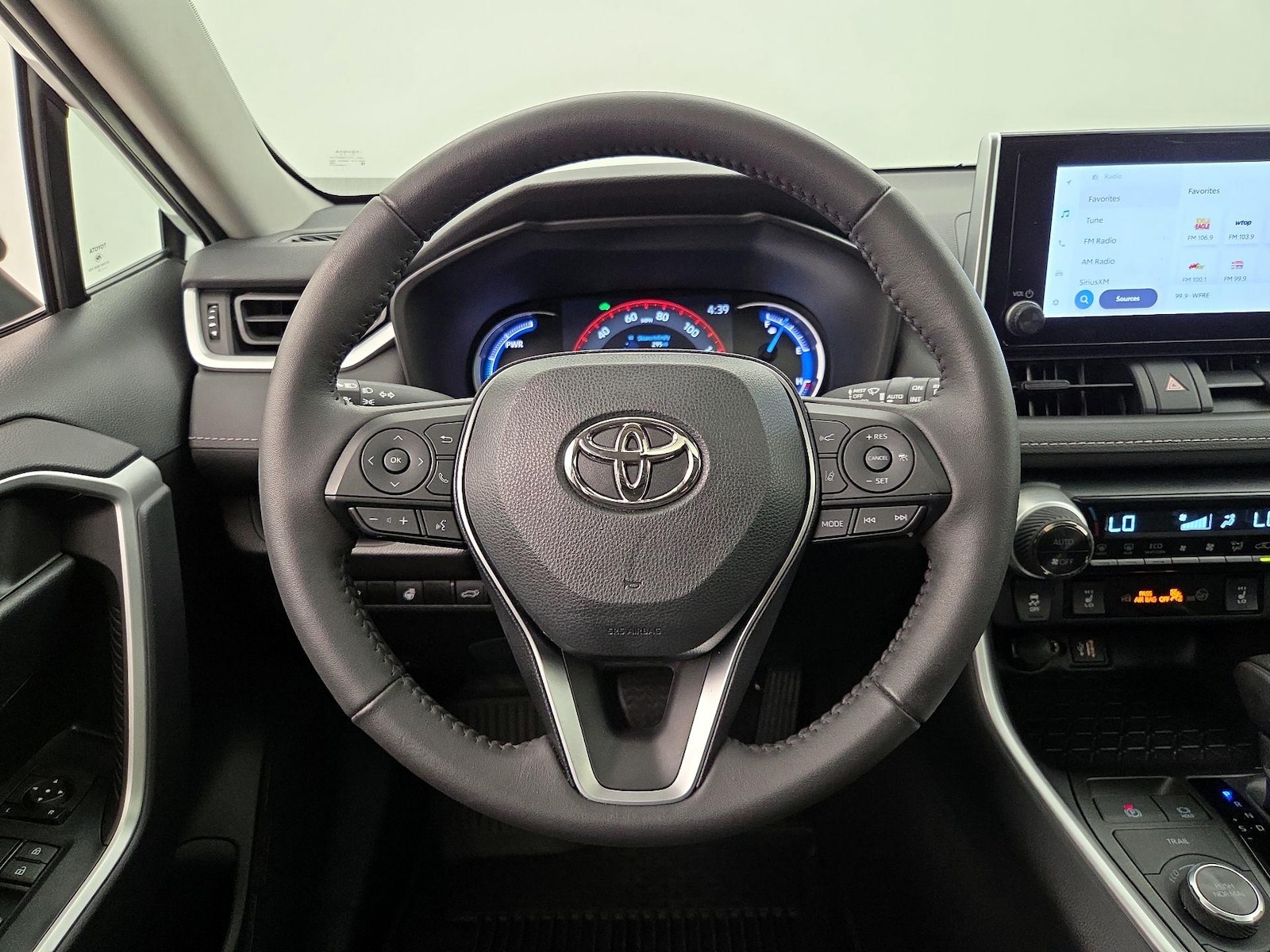 2023 Toyota RAV4 XLE - Photo 11