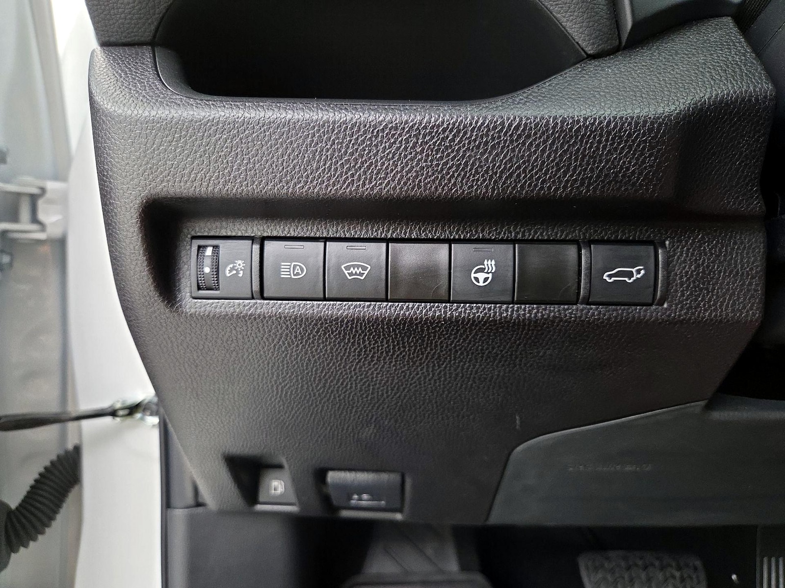 2023 Toyota RAV4 XLE - Photo 14