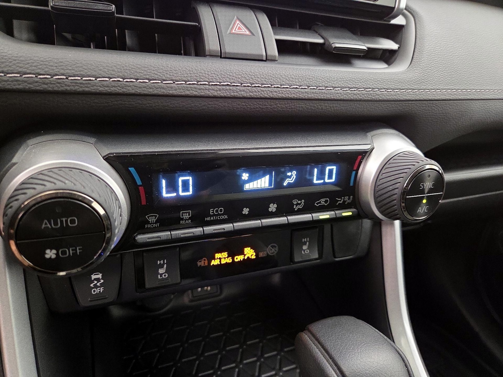 2023 Toyota RAV4 XLE - Photo 18