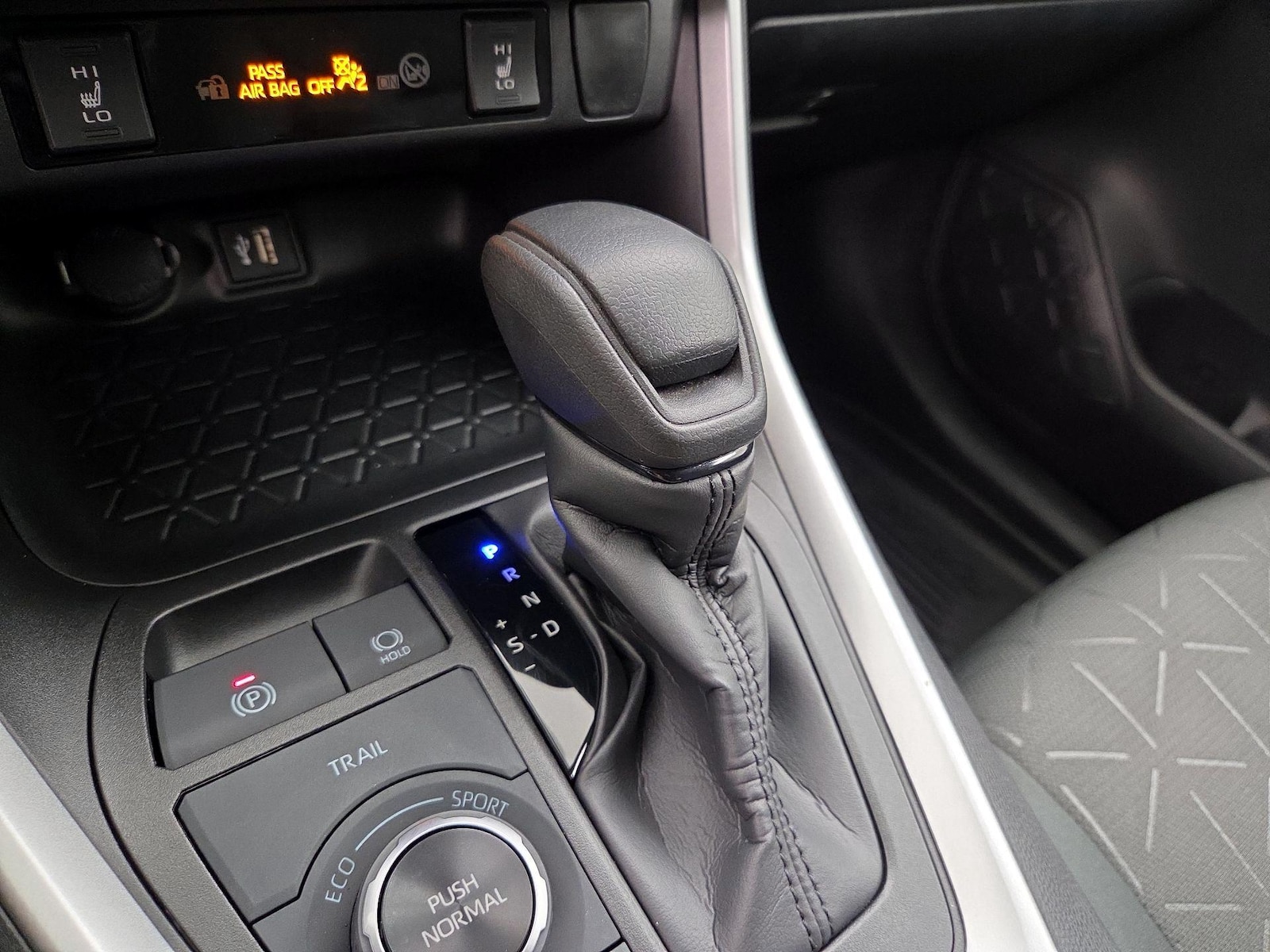 2023 Toyota RAV4 XLE - Photo 19