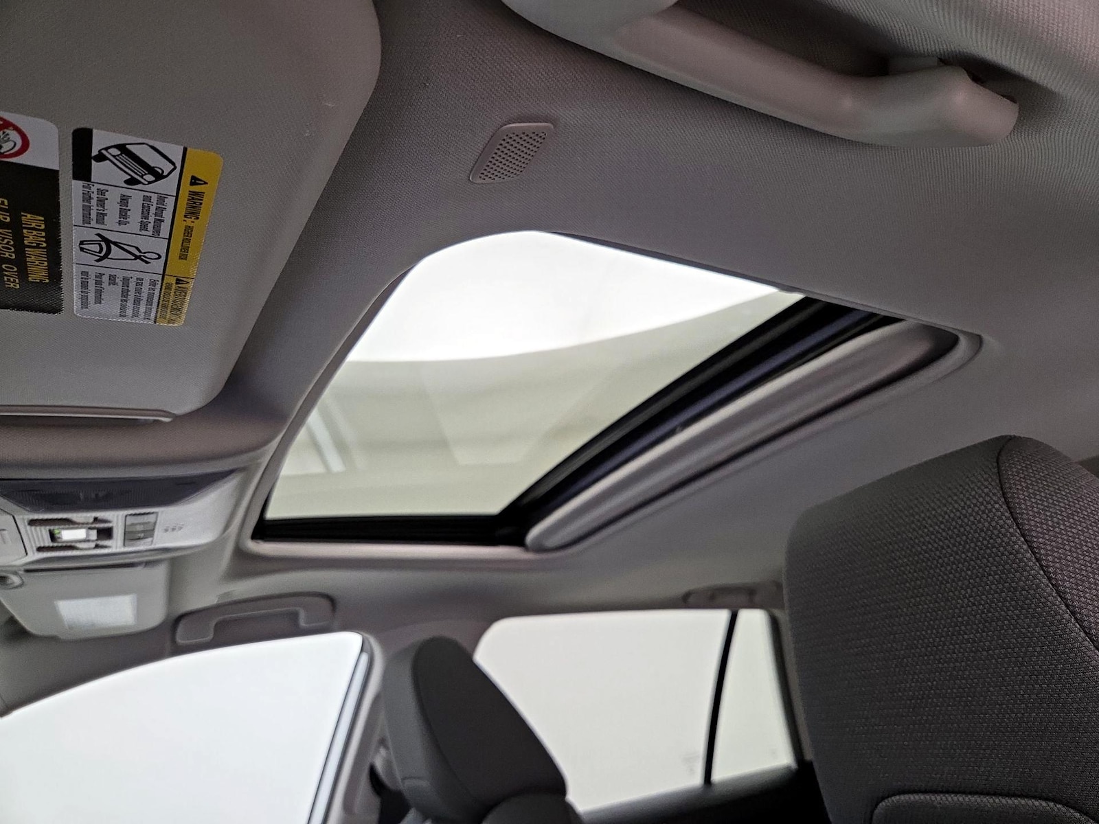 2023 Toyota RAV4 XLE - Photo 21