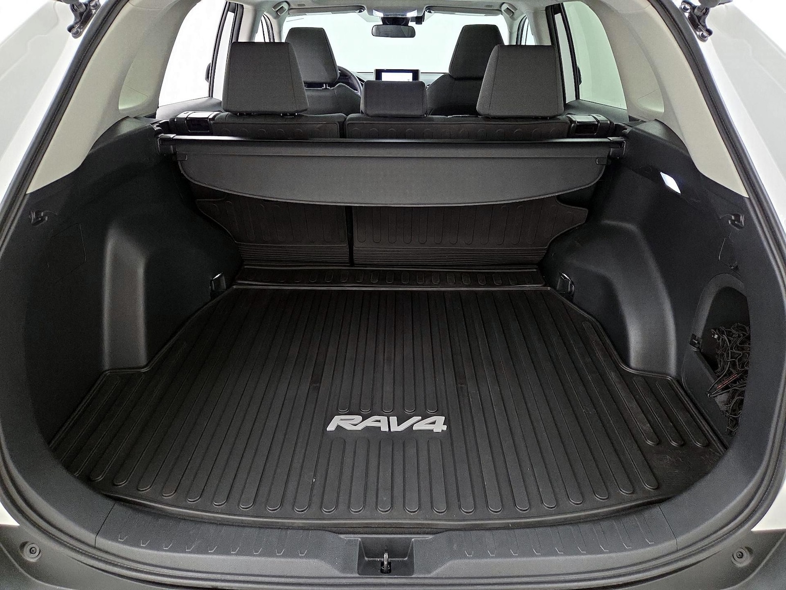 2023 Toyota RAV4 XLE - Photo 23
