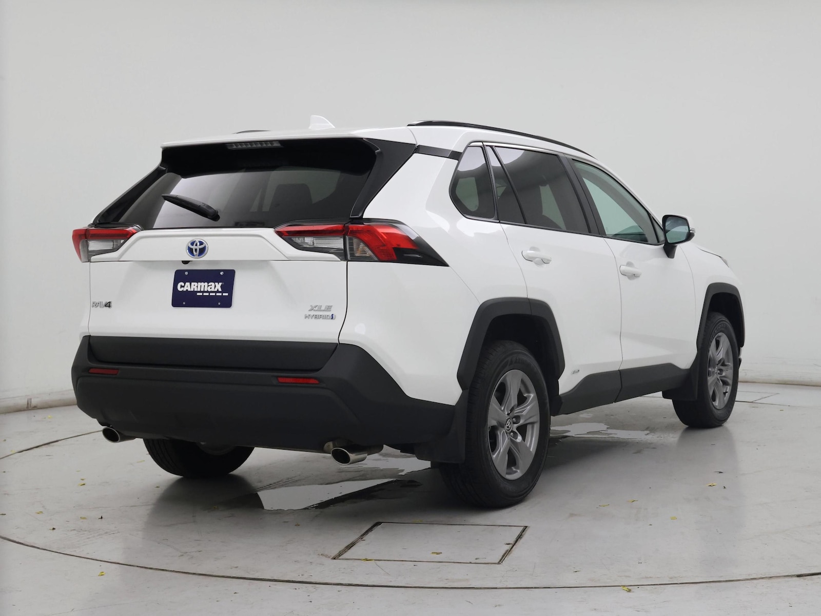 2023 Toyota RAV4 XLE - Photo 9