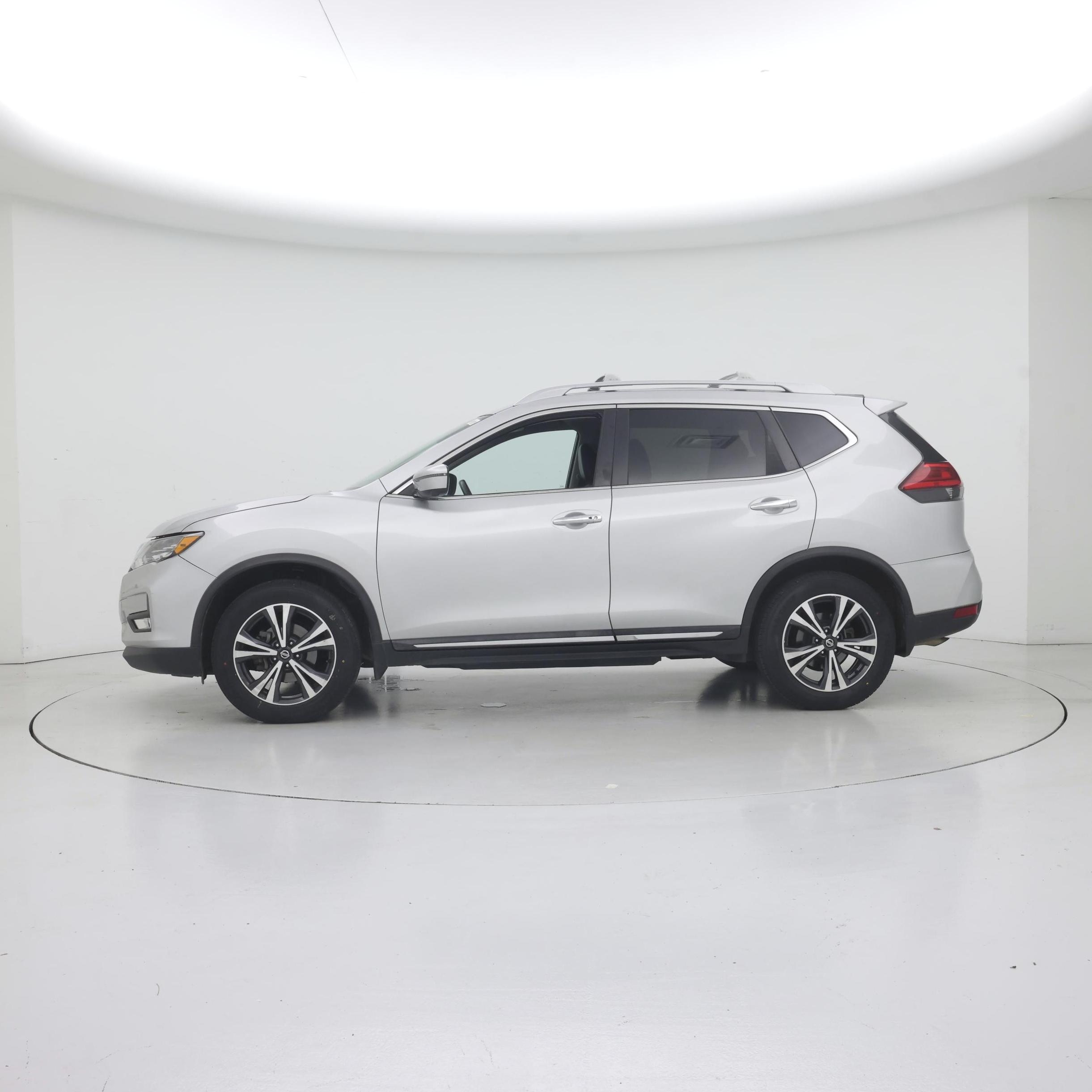 Thumbnail: 2017 Nissan Rogue - 3