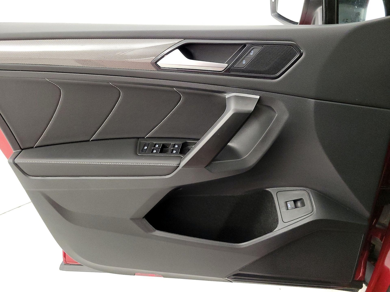 2024 Volkswagen Tiguan SE - Photo 13