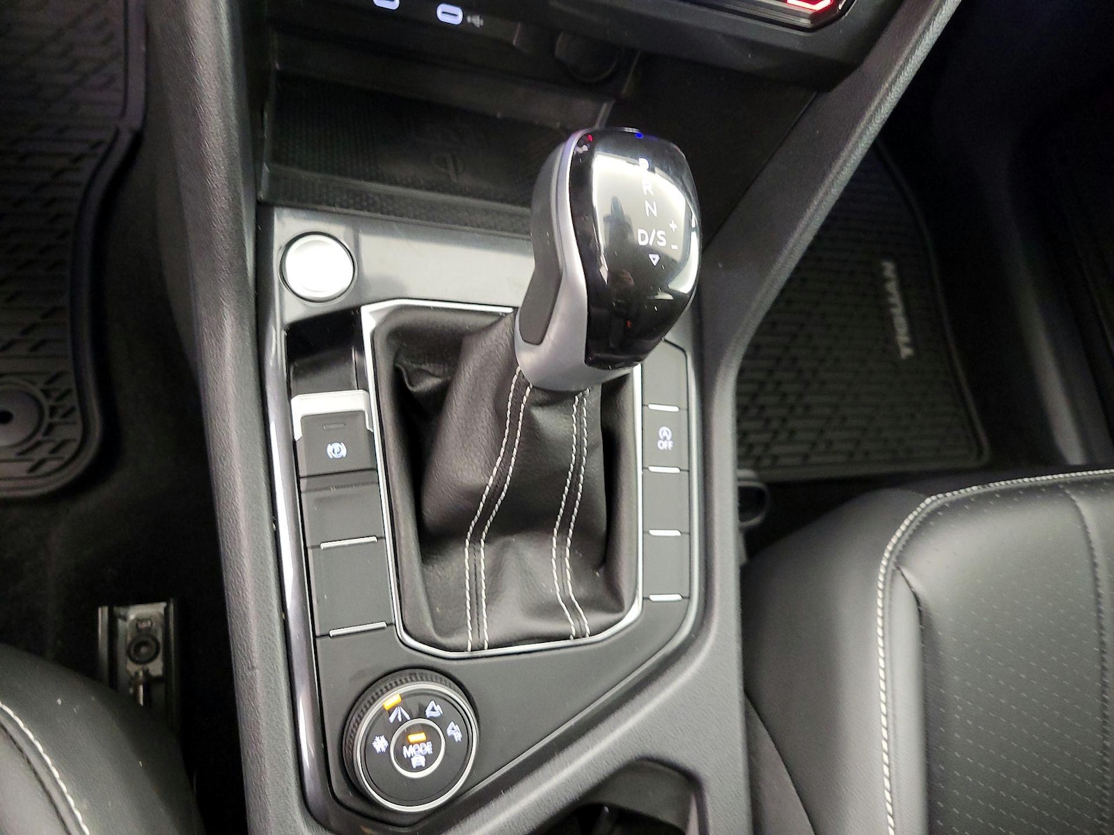 2024 Volkswagen Tiguan SE - Photo 18
