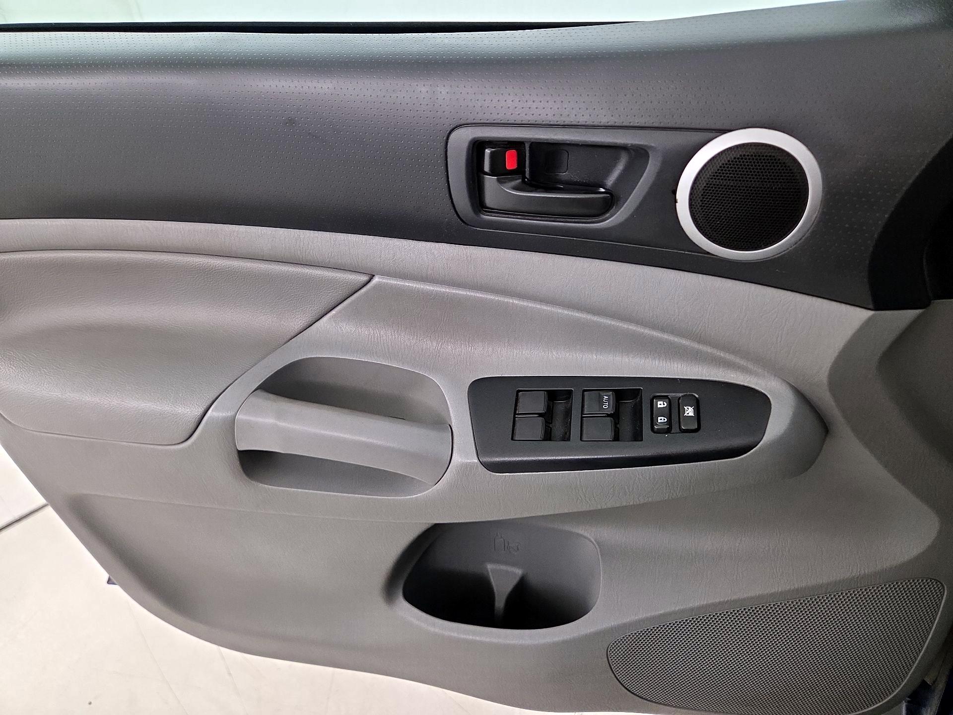 Thumbnail: 2014 Toyota Tacoma - 12