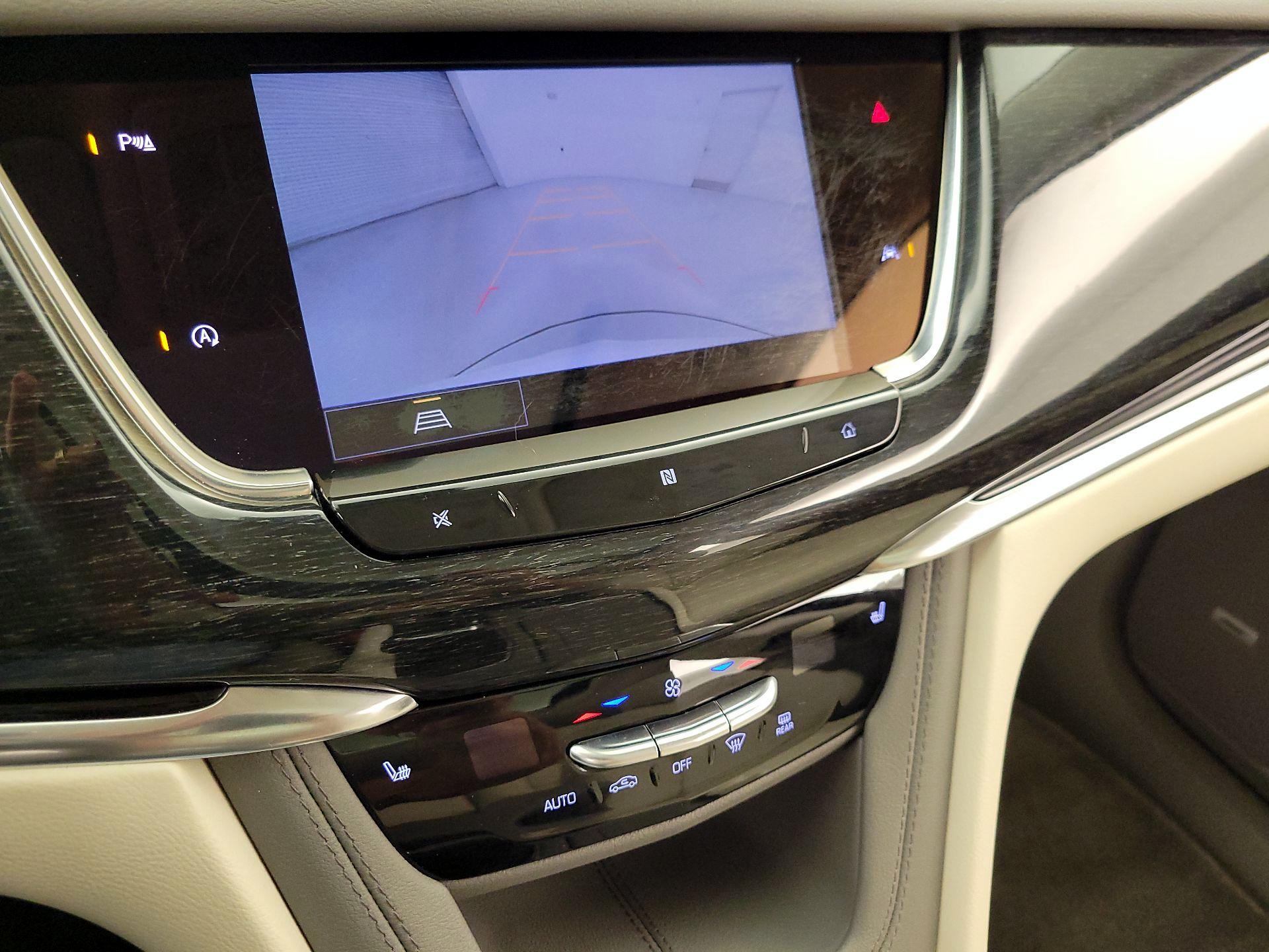 Thumbnail: 2021 Cadillac XT6 - 14