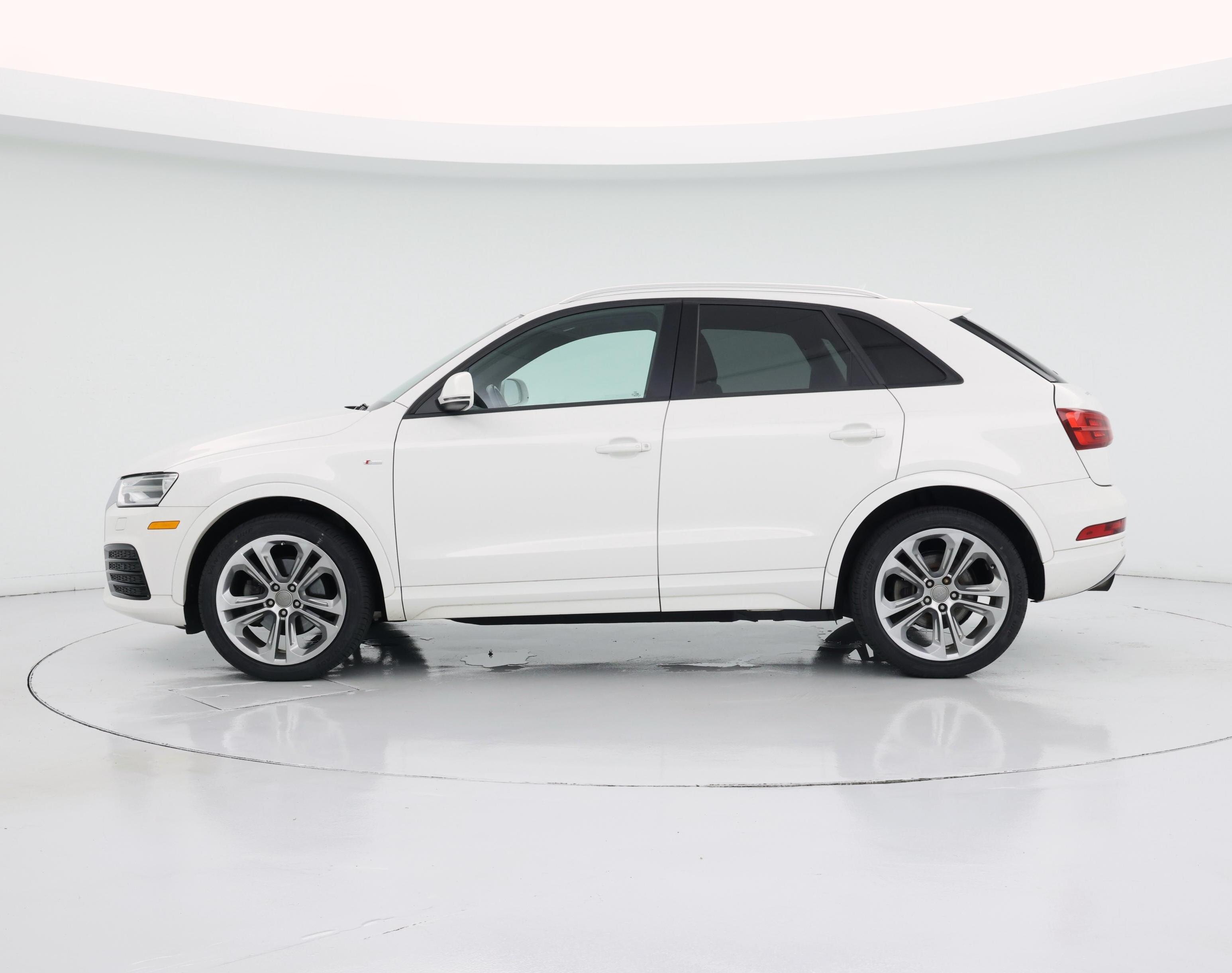 Thumbnail: 2018 Audi Q3 - 3