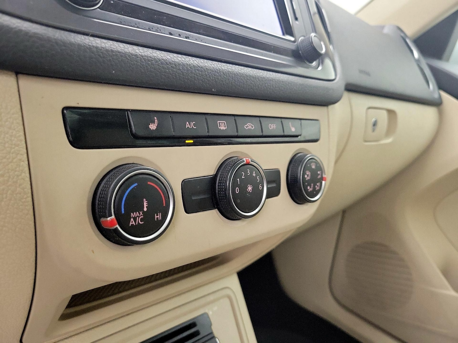 2016 Volkswagen Tiguan SE - Photo 18