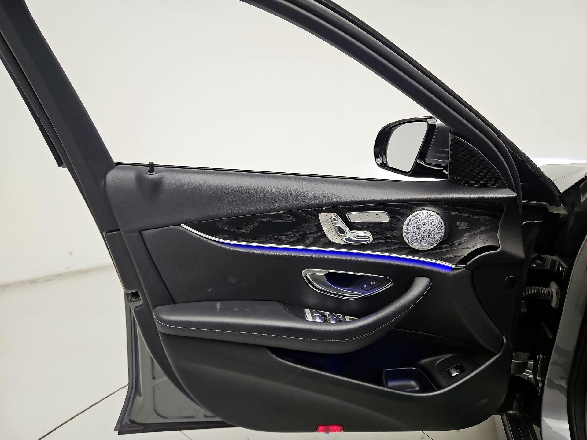 Thumbnail: 2018 Mercedes-Benz E-Class - 12