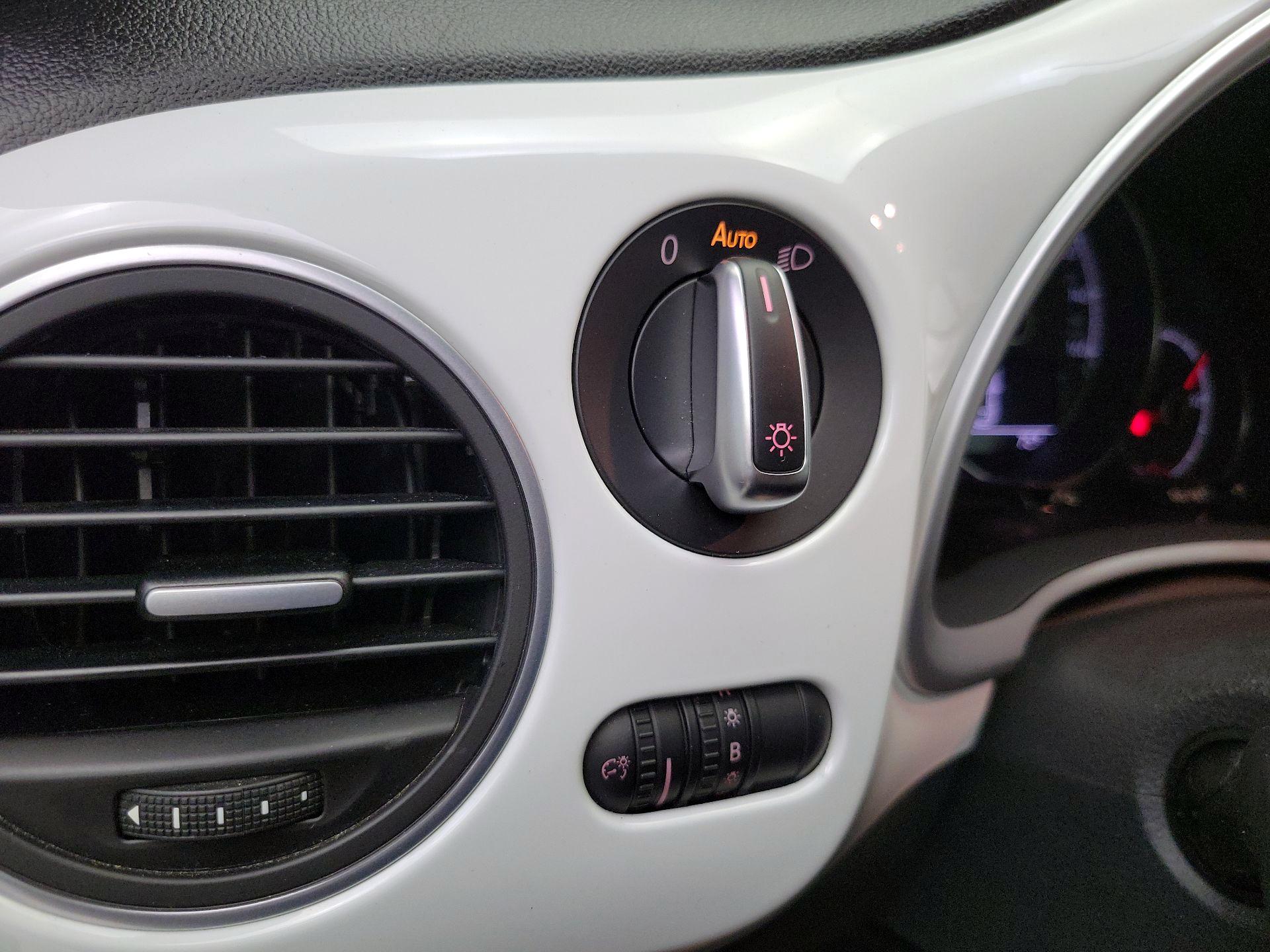 Thumbnail: 2019 Volkswagen Beetle - 13