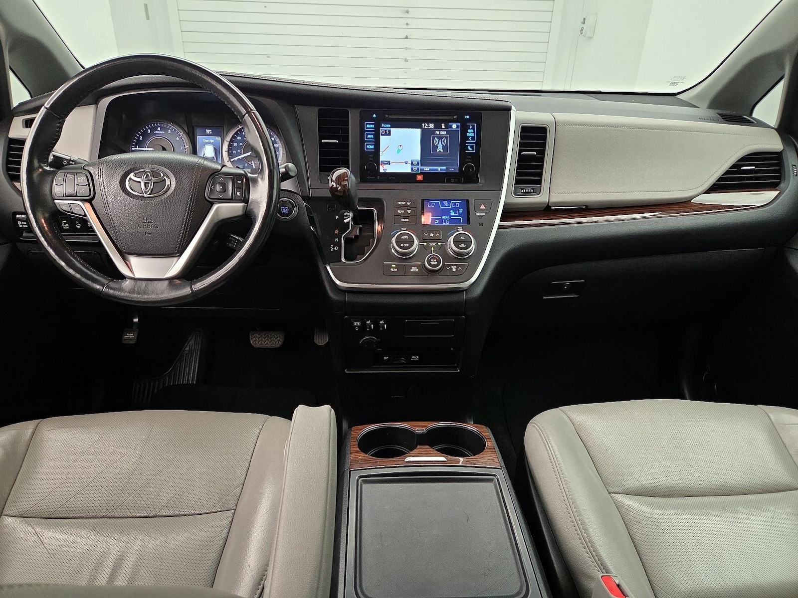 2017 Toyota Sienna Limited - Photo 10