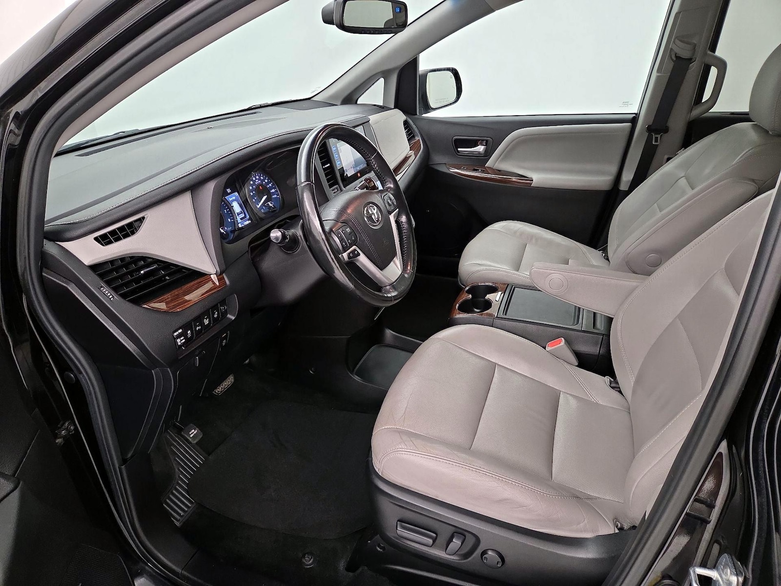 2017 Toyota Sienna Limited - Photo 12